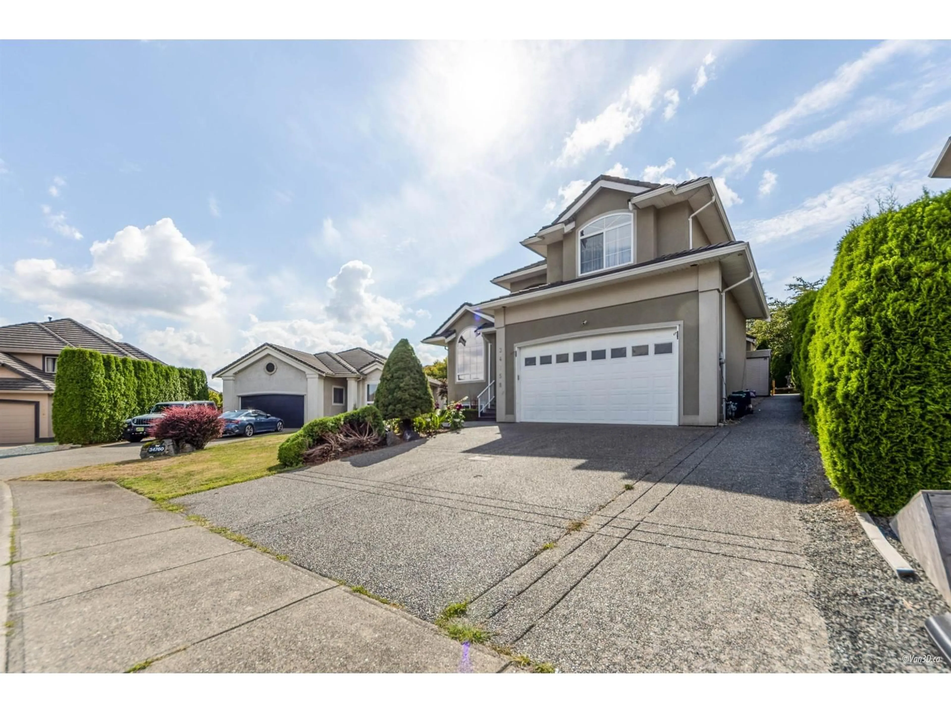 Home with vinyl exterior material, street for 34758 PAKENHAM PLACE, Mission British Columbia V2V7A6