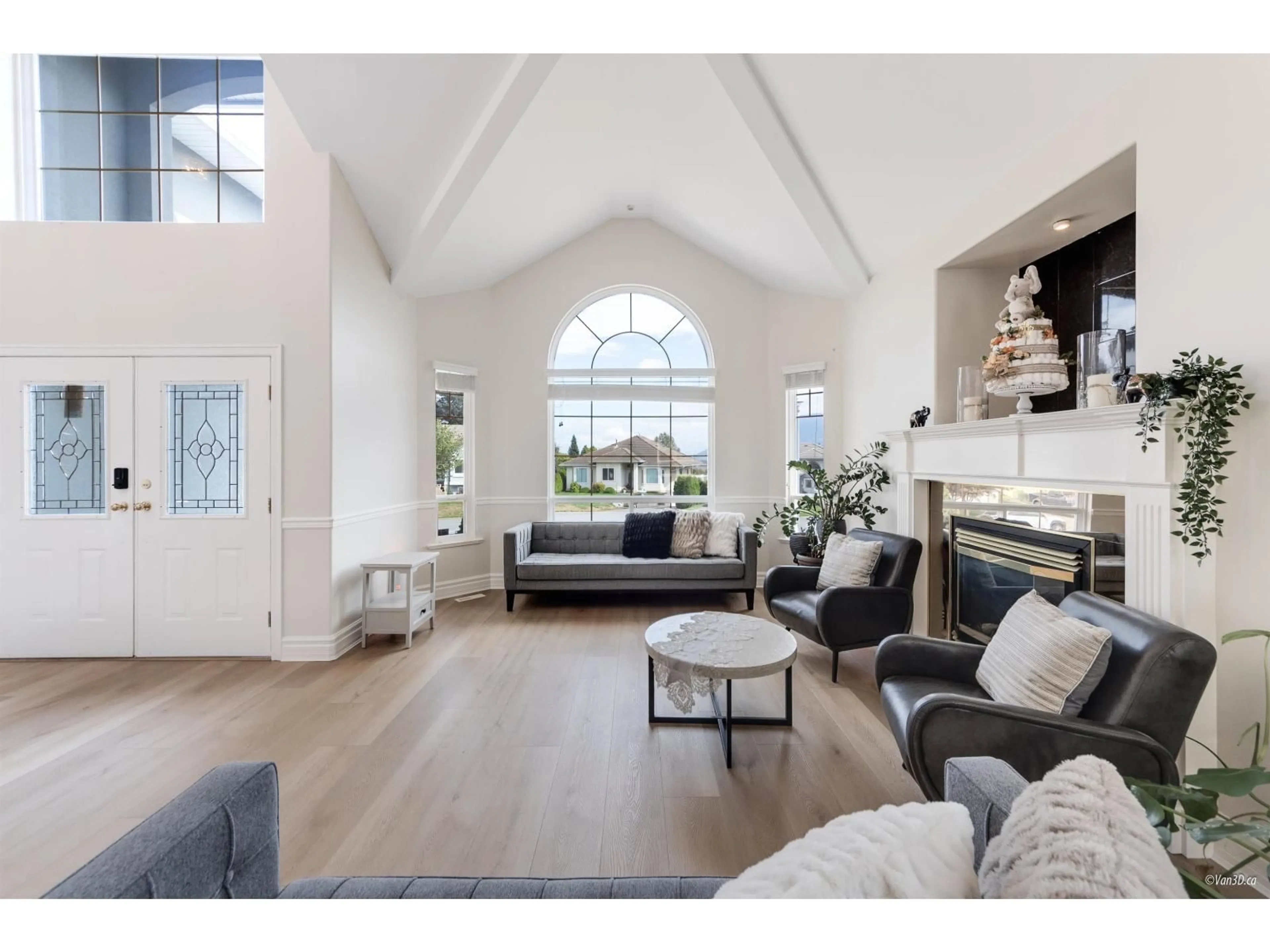 Living room with furniture, unknown for 34758 PAKENHAM PLACE, Mission British Columbia V2V7A6