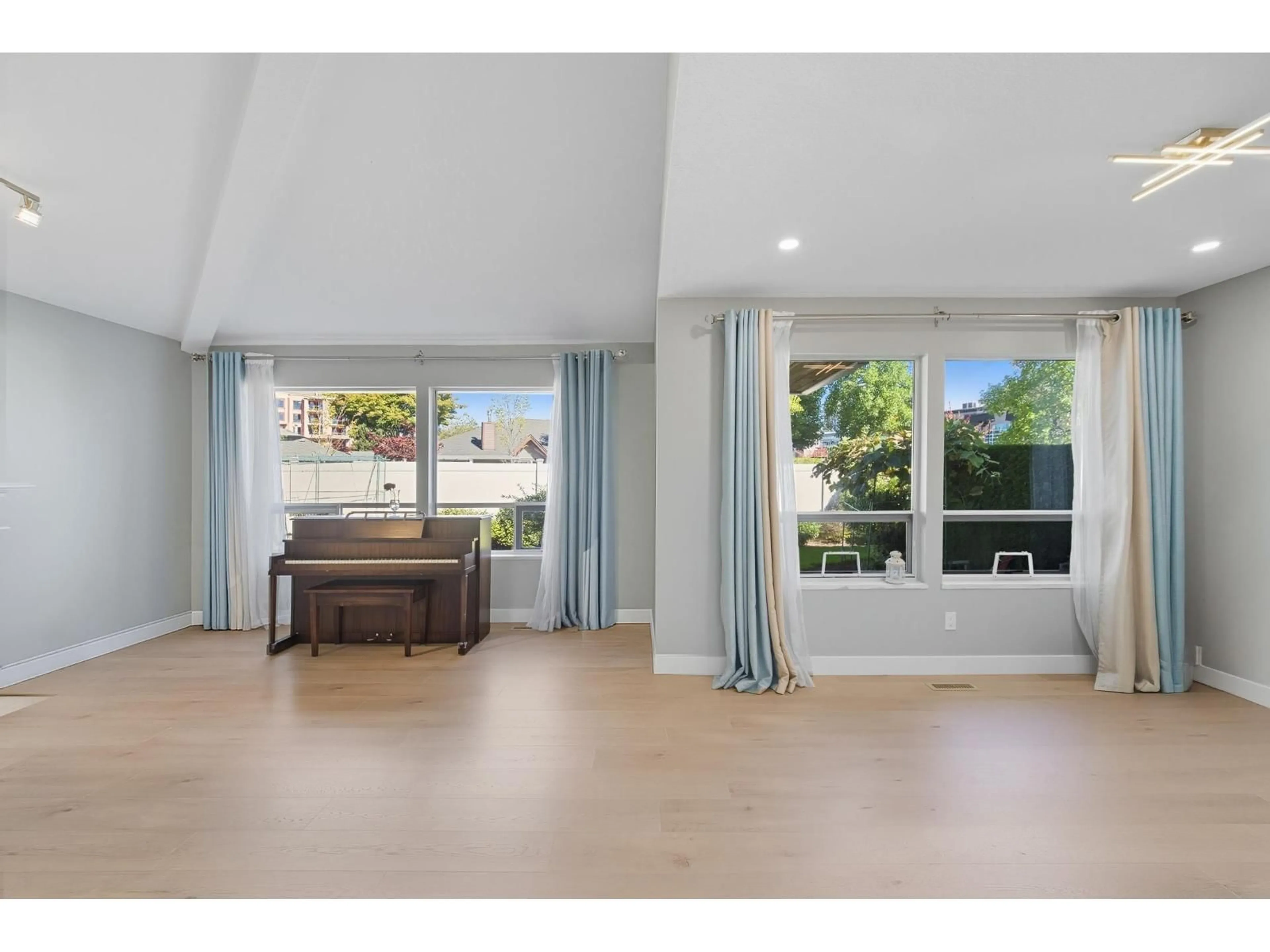 A pic of a room for 118 - 15121 19 AVENUE, Surrey British Columbia V4A8J5