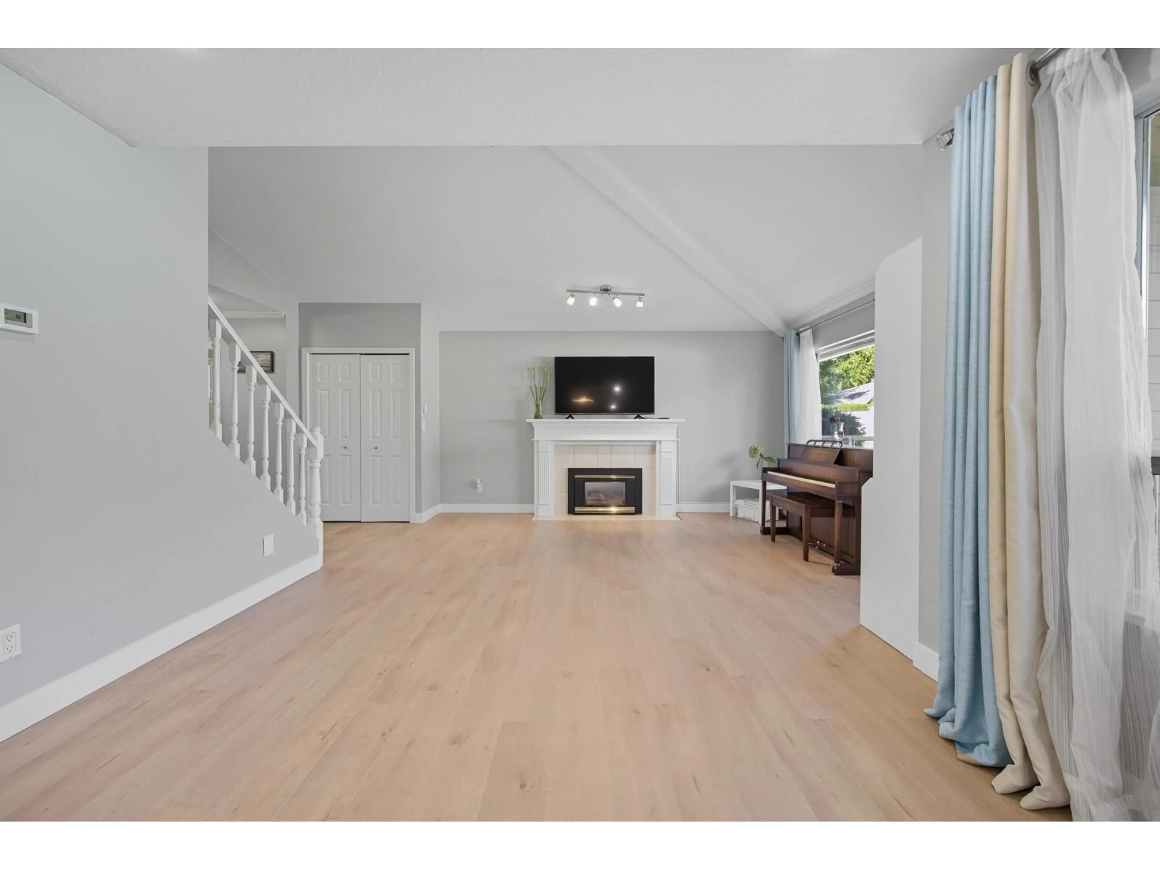 Unknown for 118 - 15121 19 AVENUE, Surrey British Columbia V4A8J5