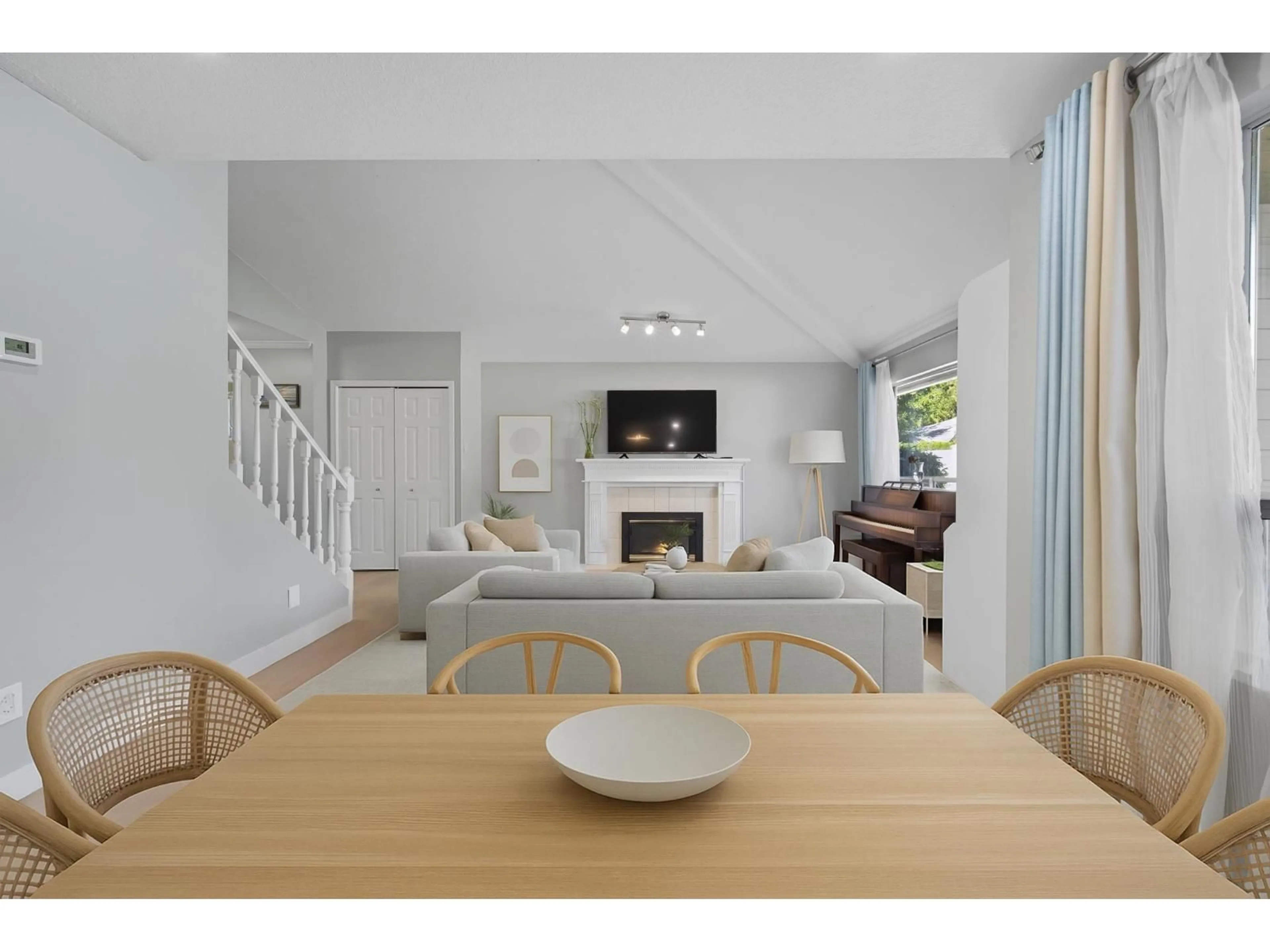 Unknown for 118 - 15121 19 AVENUE, Surrey British Columbia V4A8J5