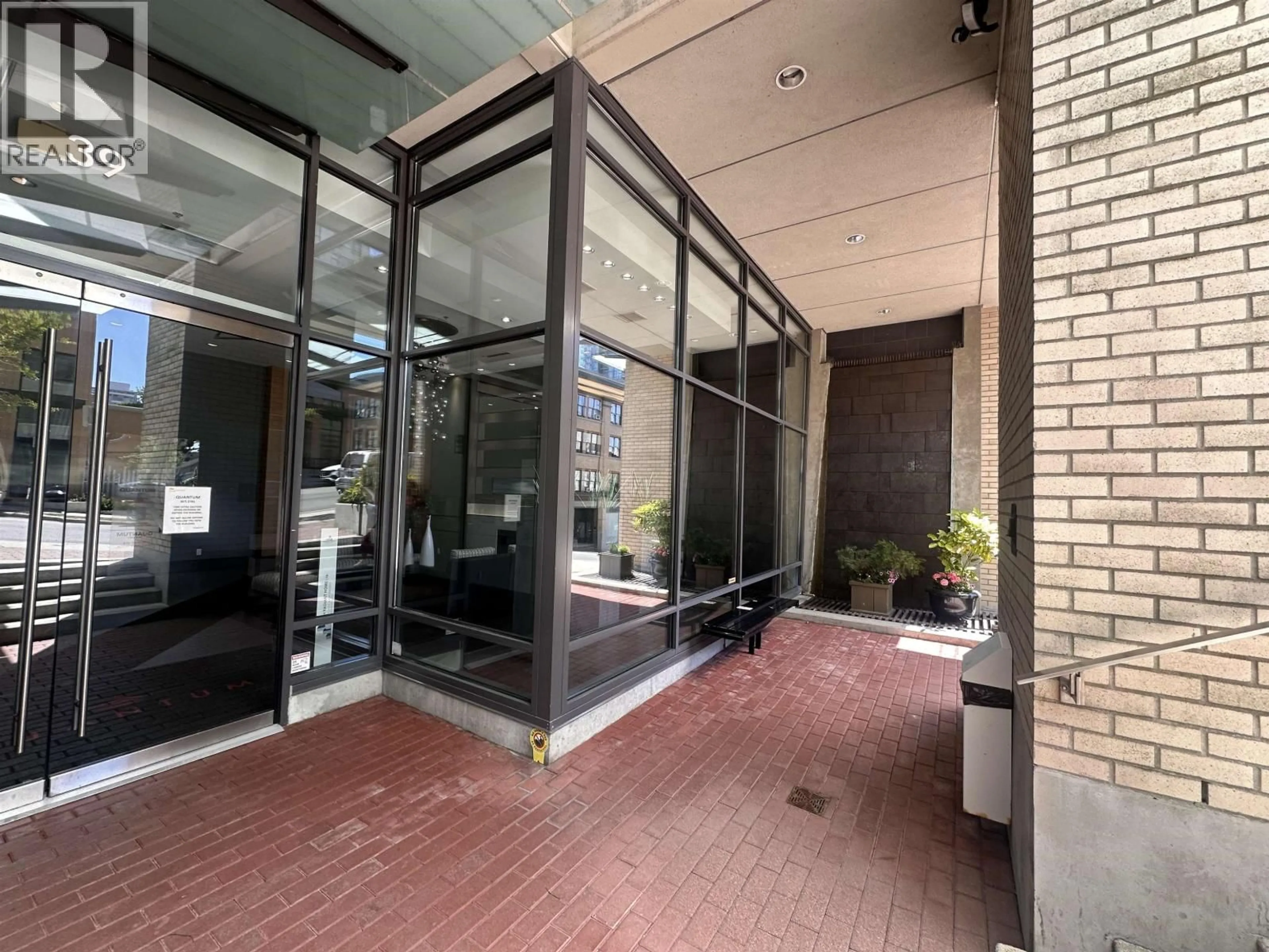 Indoor foyer for 601 - 39 SIXTH STREET, New Westminster British Columbia V3L0B3
