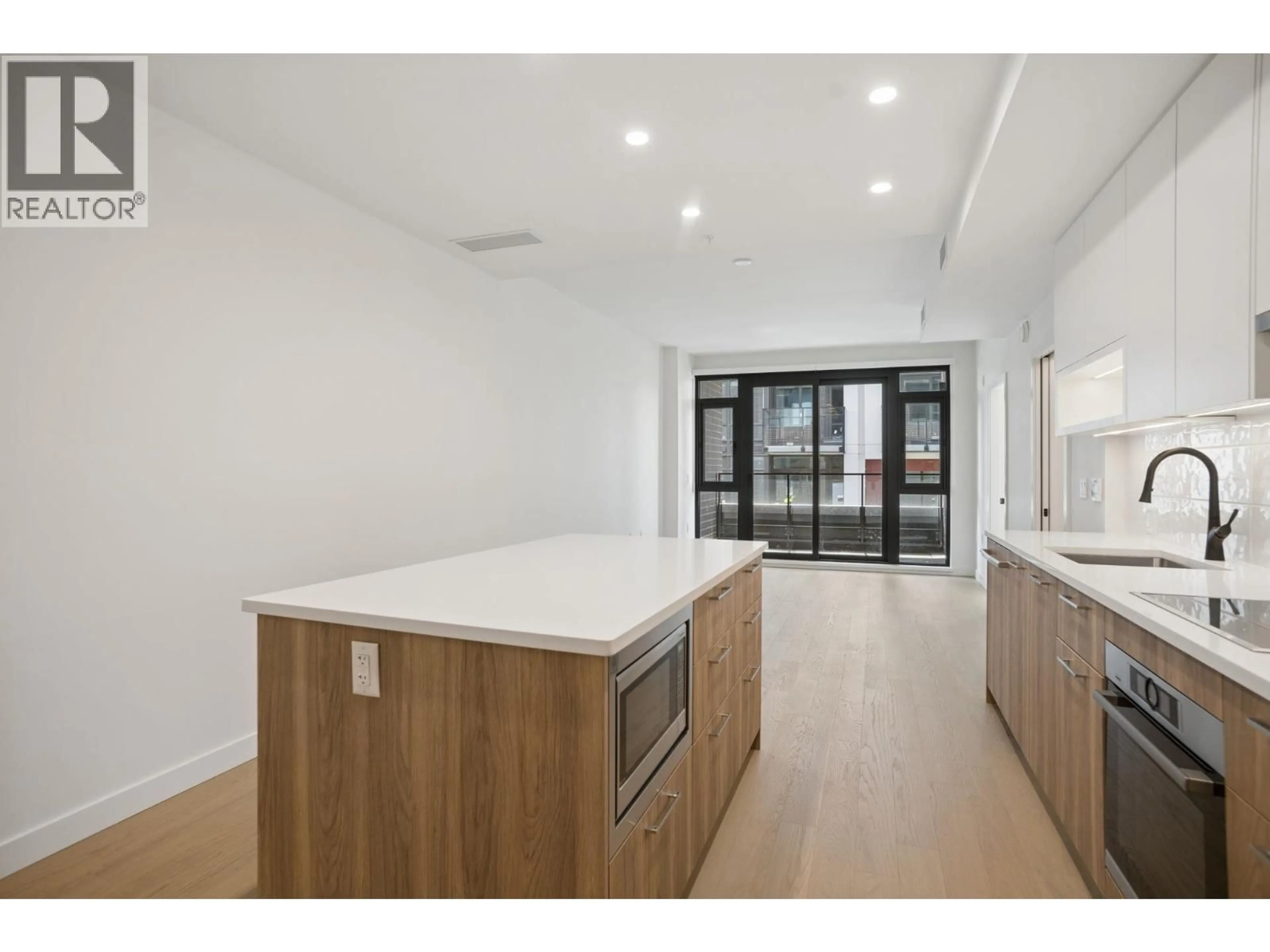 Unknown for 204 - 8398 OAK STREET, Vancouver British Columbia V6P0L9