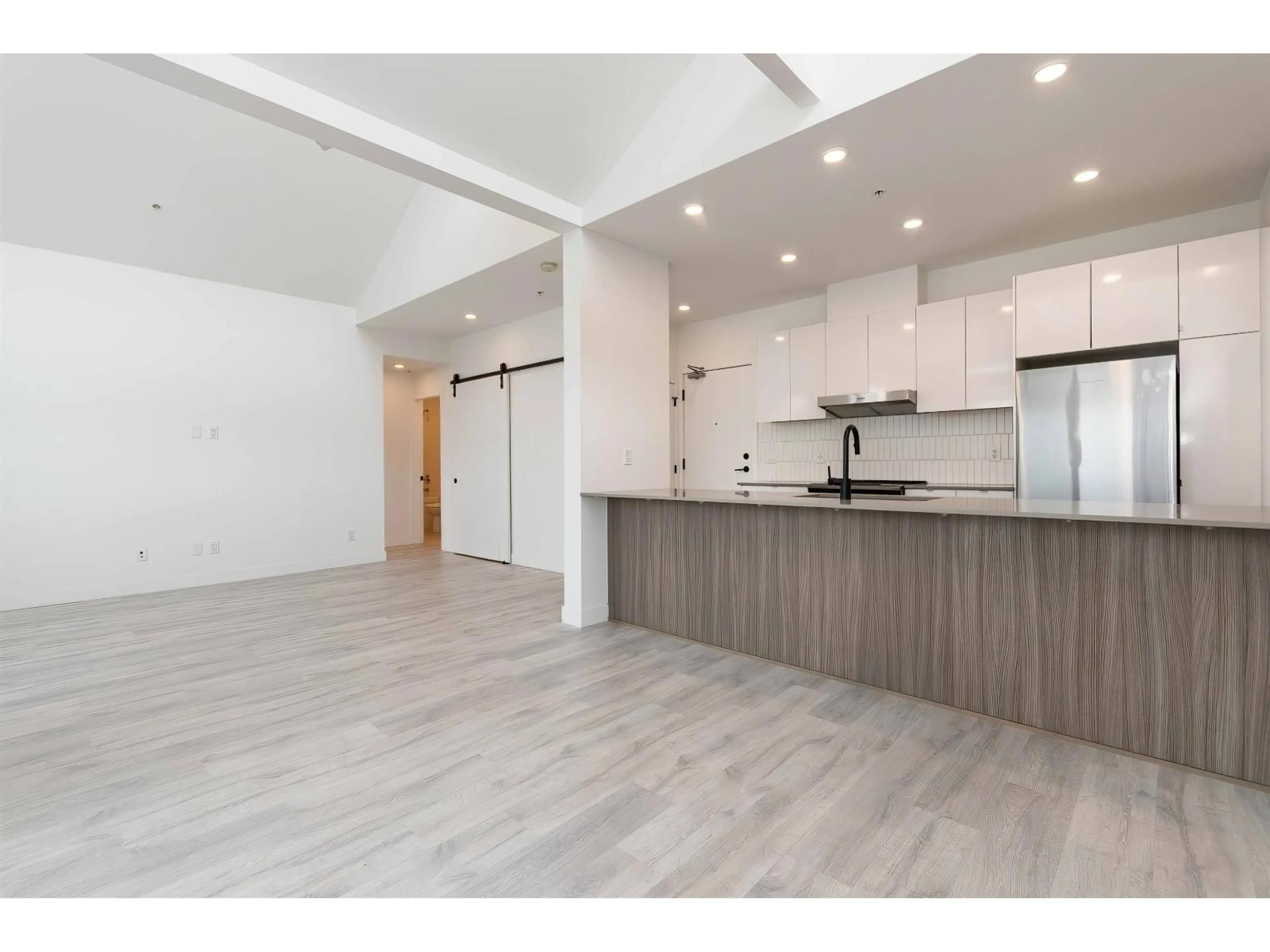 Open concept kitchen, wood/laminate floor for 604 - 32838 LANDEAU PLACE, Abbotsford British Columbia V2S0M6