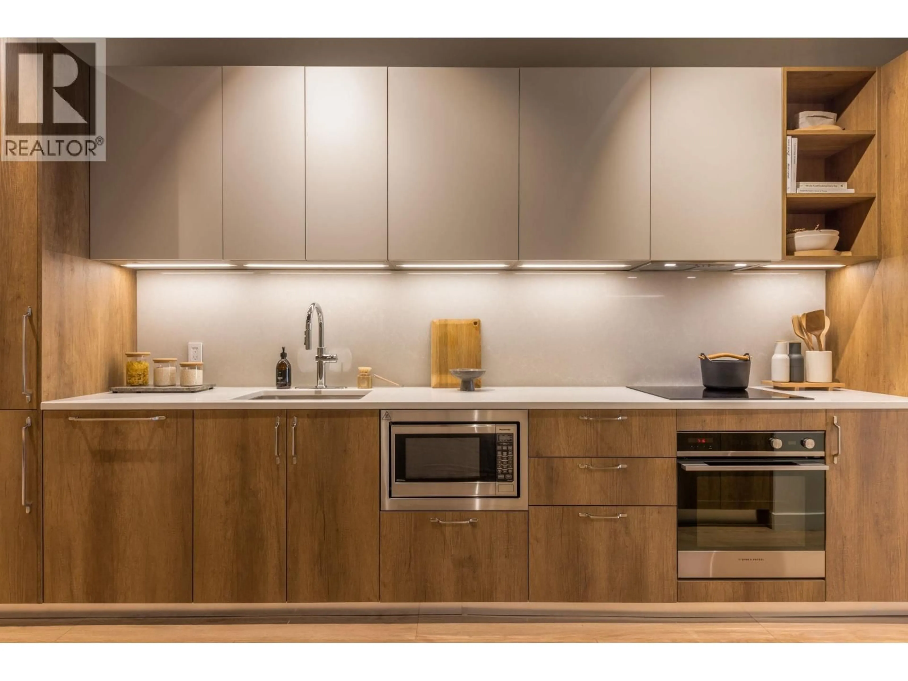 Standard kitchen, wood/laminate floor for 419 - 133 49TH AVENUE, Vancouver British Columbia V5Z2S3