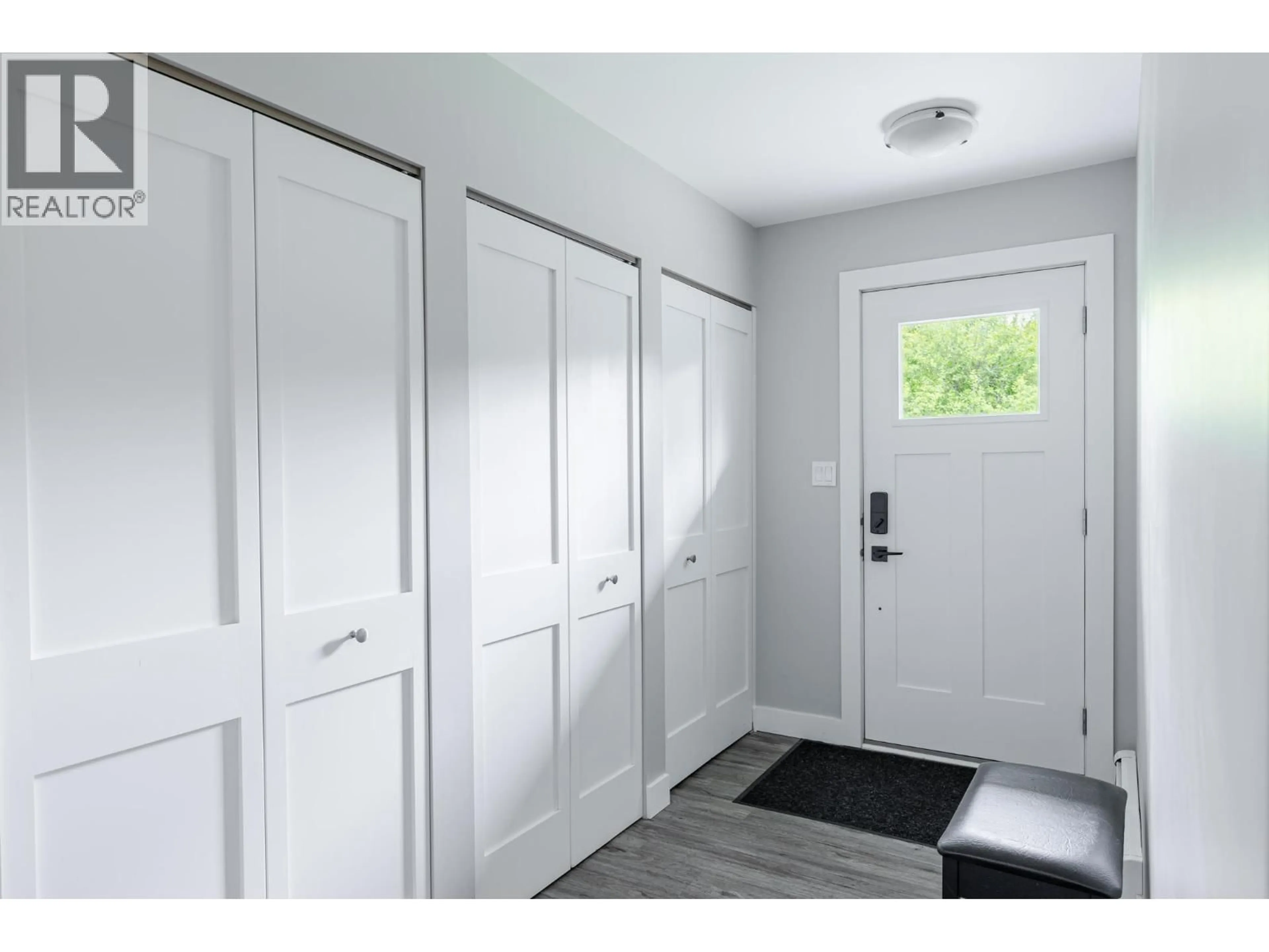 Indoor entryway for 1934 CRANBERRY PLACE, Valemount British Columbia V0E2Z0