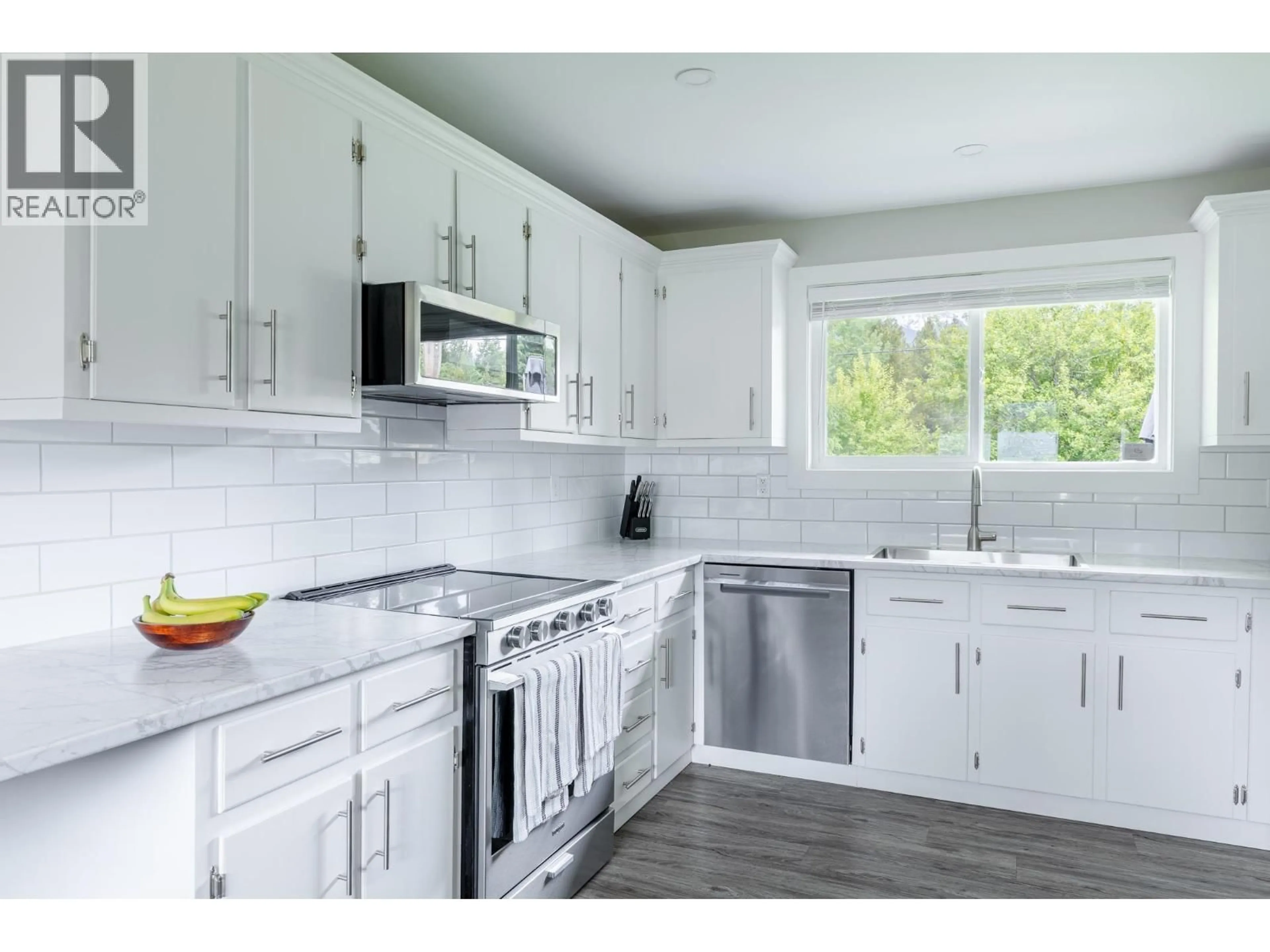 Open concept kitchen, unknown for 1934 CRANBERRY PLACE, Valemount British Columbia V0E2Z0