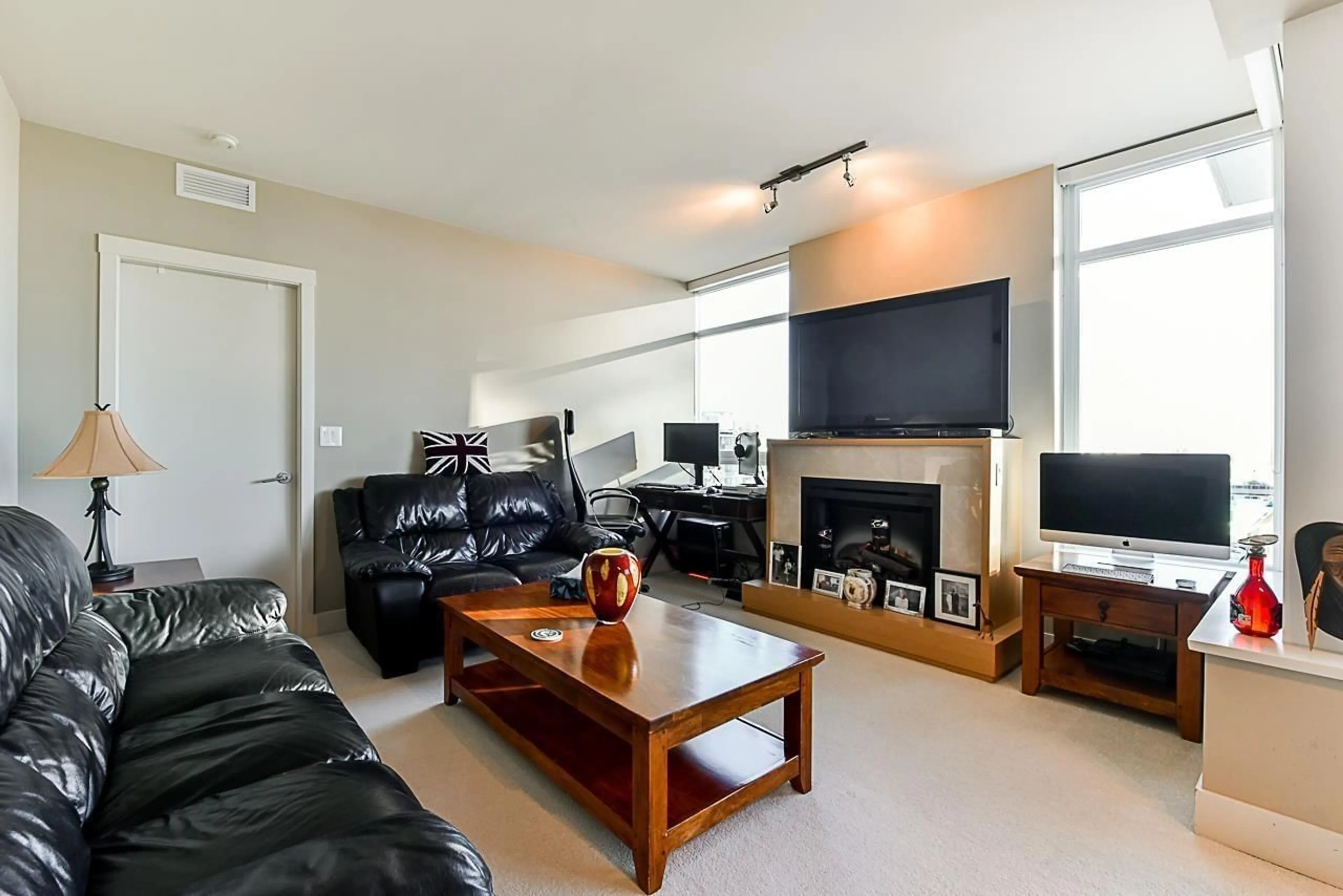 Living room with furniture, unknown for 506 - 1473 JOHNSTON STREET, White Rock British Columbia V4B2P4