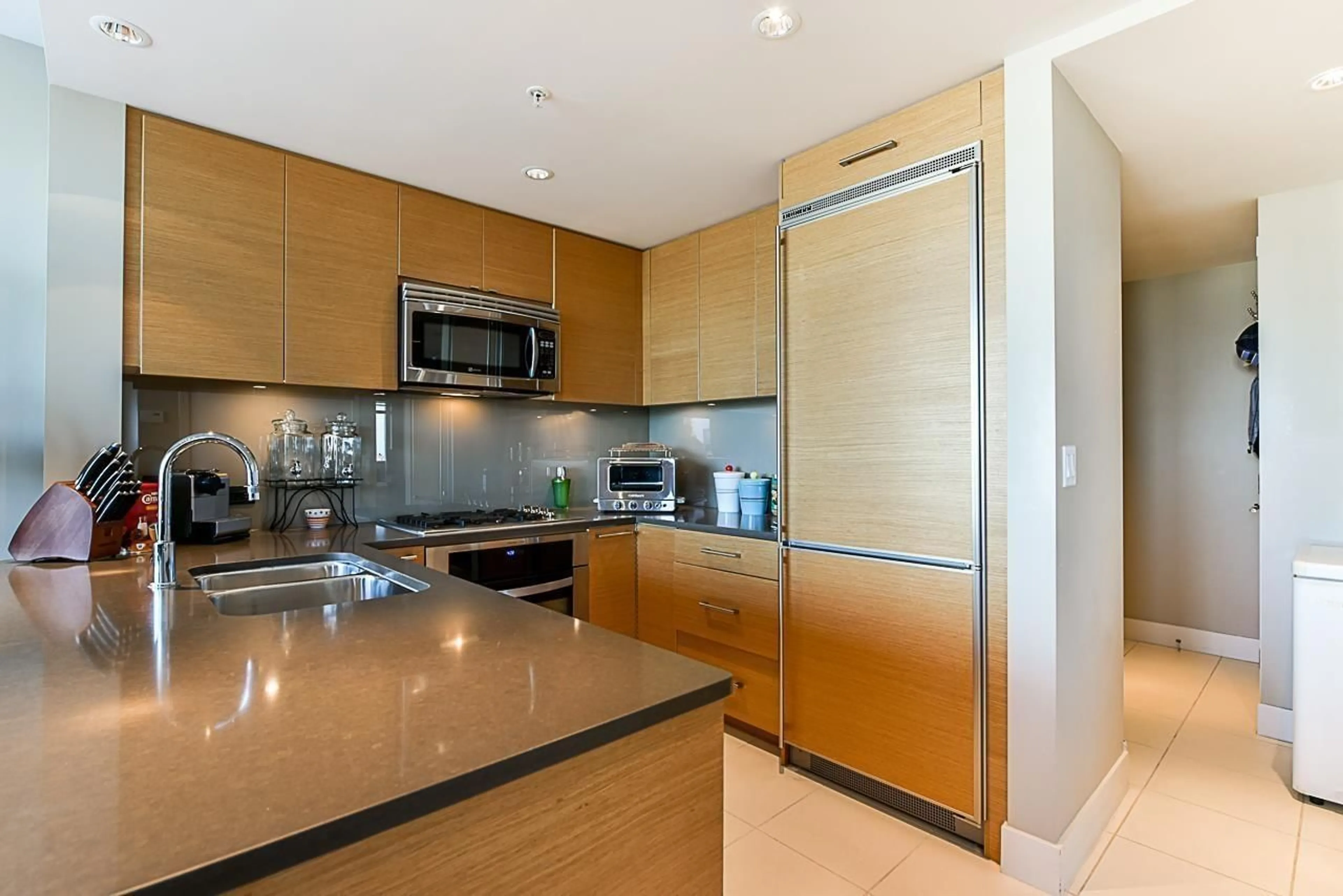 Standard kitchen, unknown for 506 - 1473 JOHNSTON STREET, White Rock British Columbia V4B2P4