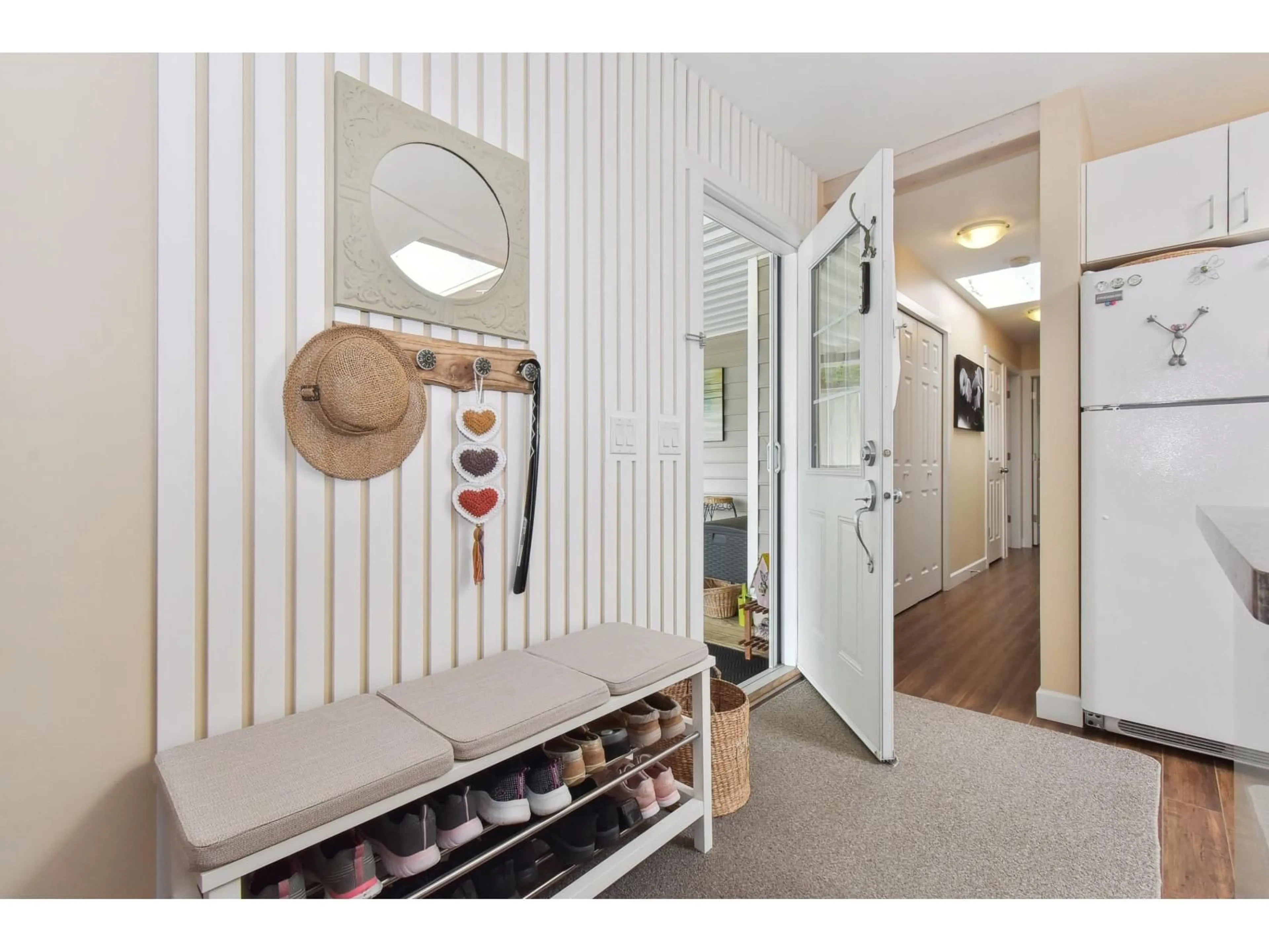 Indoor entryway for 47 - 15875 20TH AVENUE, Surrey British Columbia V4A2B1