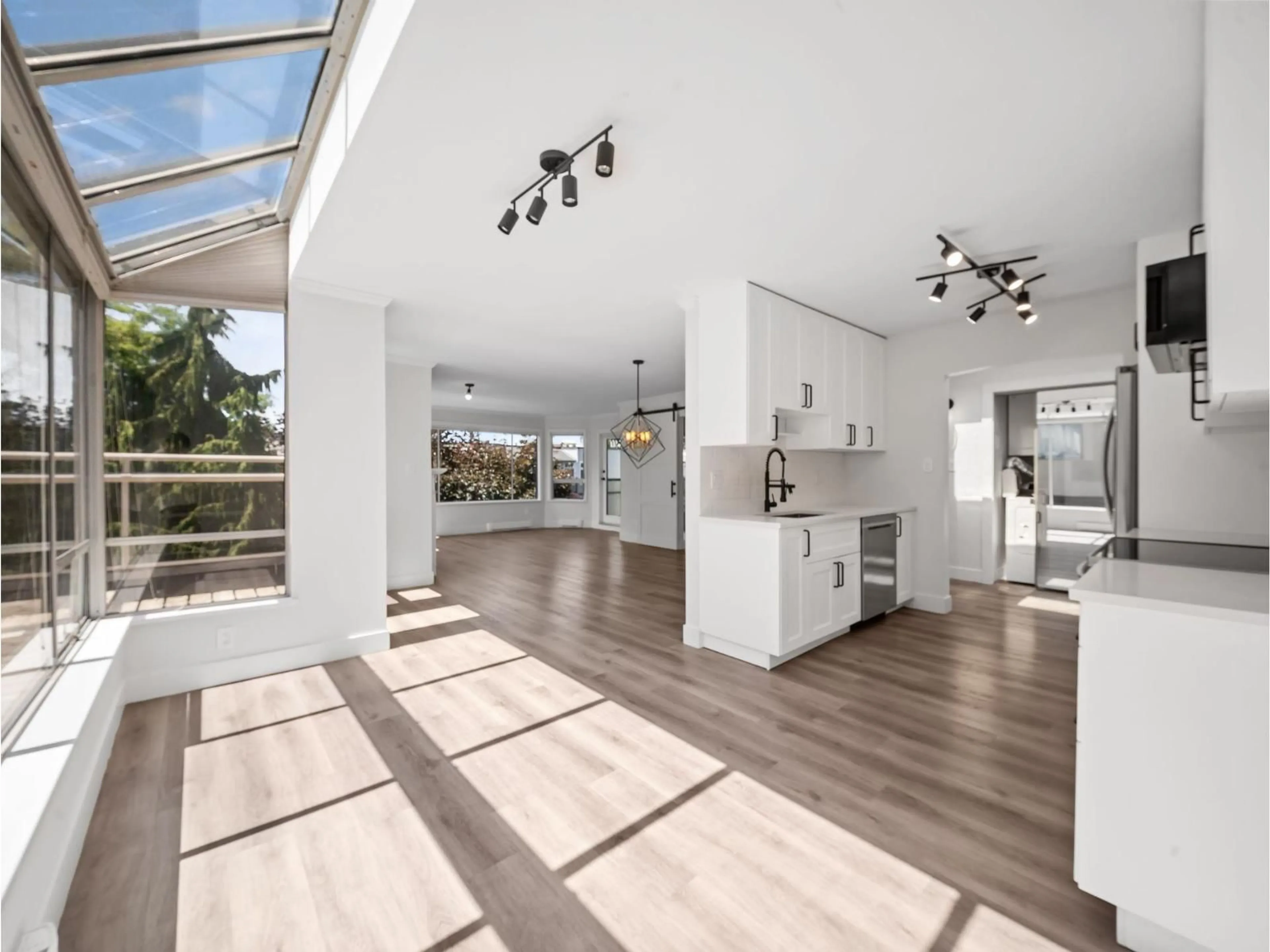 Open concept kitchen, unknown for 501 - 1225 MERKLIN STREET, White Rock British Columbia V4B4B8