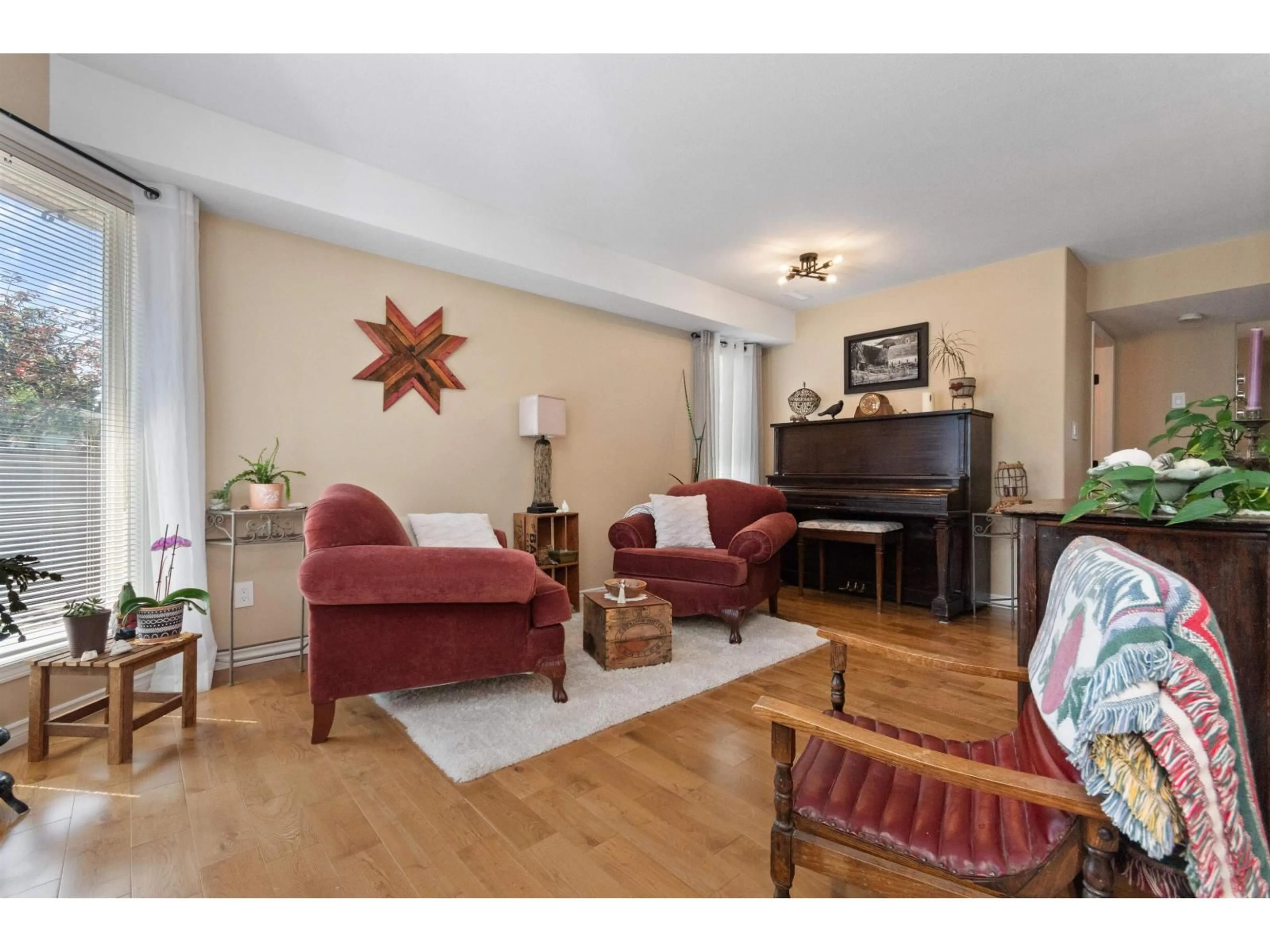 Living room with furniture, wood/laminate floor for 12 - 9486 WOODBINE STREET, Chilliwack British Columbia V2P5S4