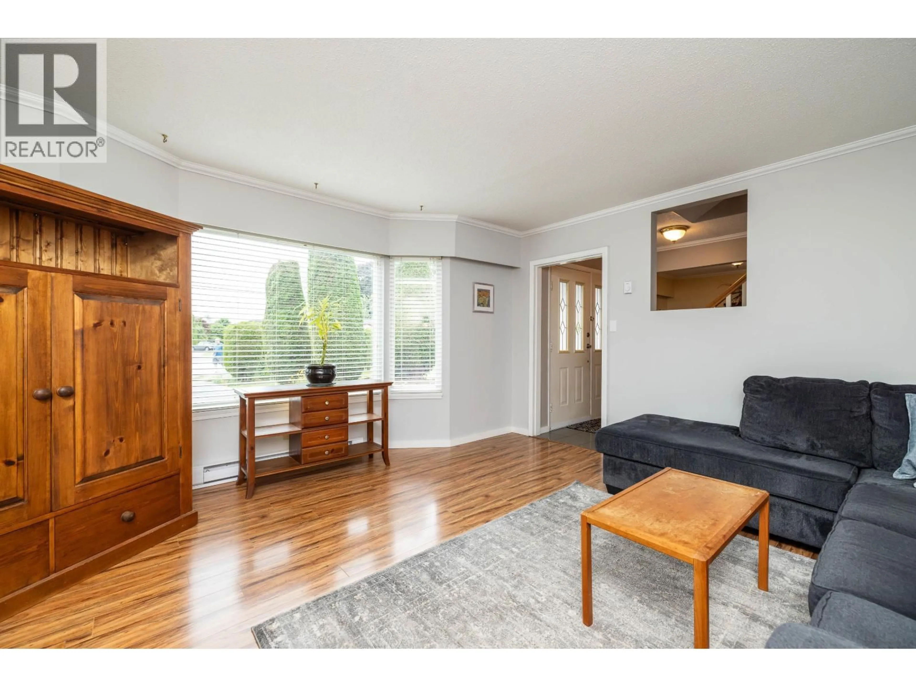 Living room with furniture, wood/laminate floor for 5567 44 AVENUE, Delta British Columbia V4K1C9