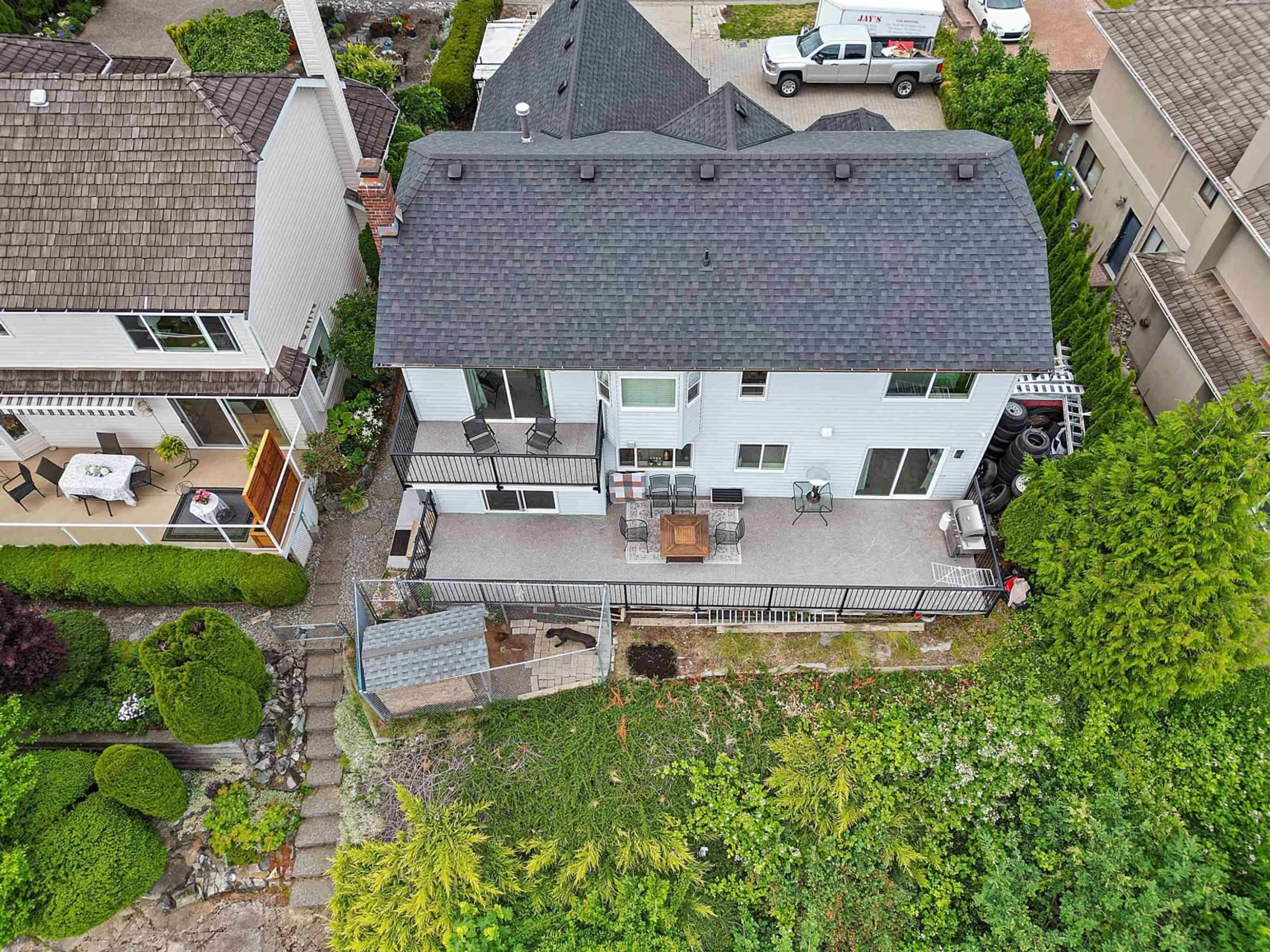 A pic from outside/outdoor area/front of a property/back of a property/a pic from drone, street for 35834 EAGLECREST DRIVE, Abbotsford British Columbia V3G1E8