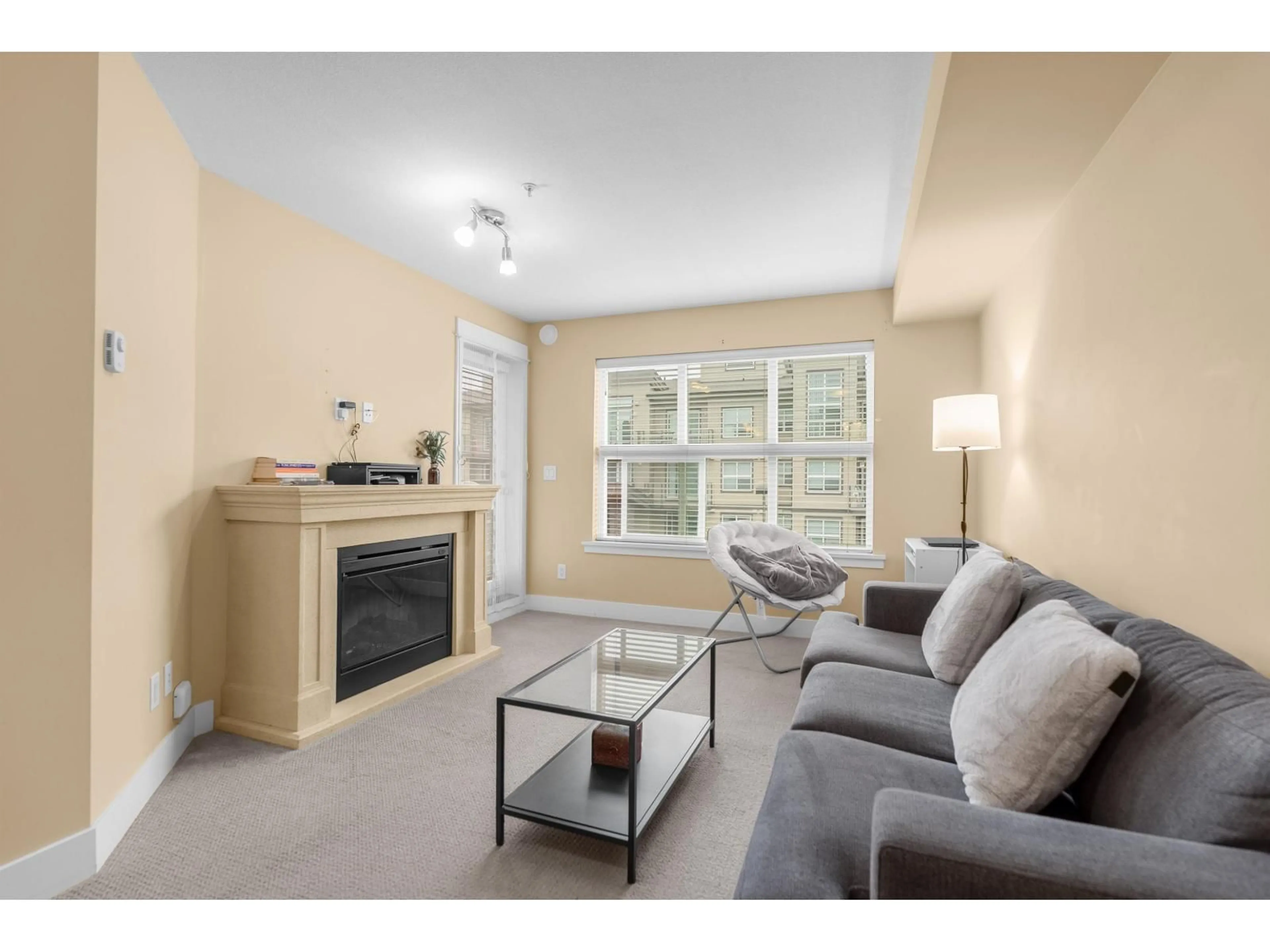 Living room with furniture, unknown for 302 - 30525 CARDINAL AVENUE, Abbotsford British Columbia V2T0A8