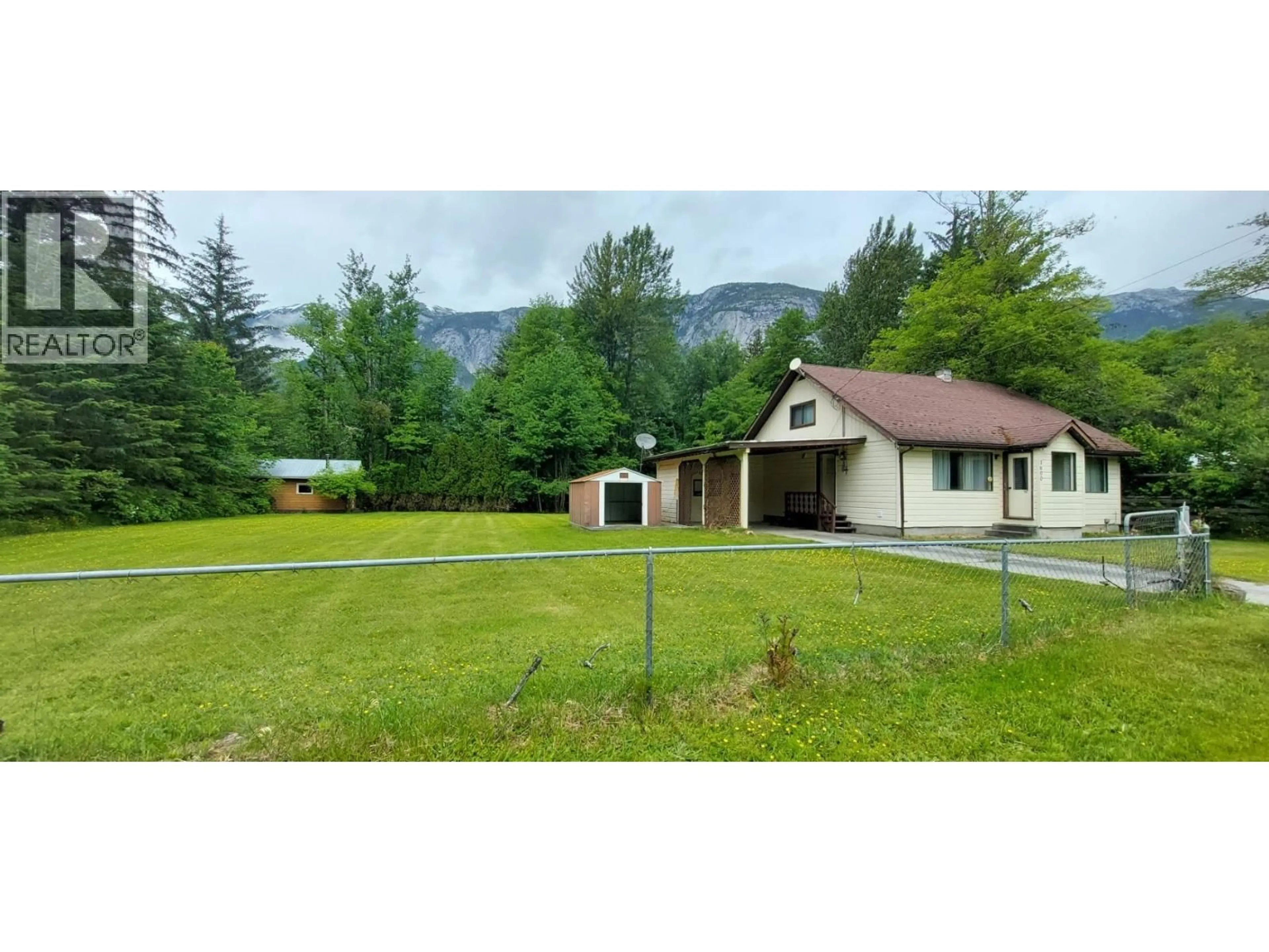 A pic from outside/outdoor area/front of a property/back of a property/a pic from drone, mountain view for 1600 MACKENZIE 20 HIGHWAY, Hagensborg British Columbia V0T1H0