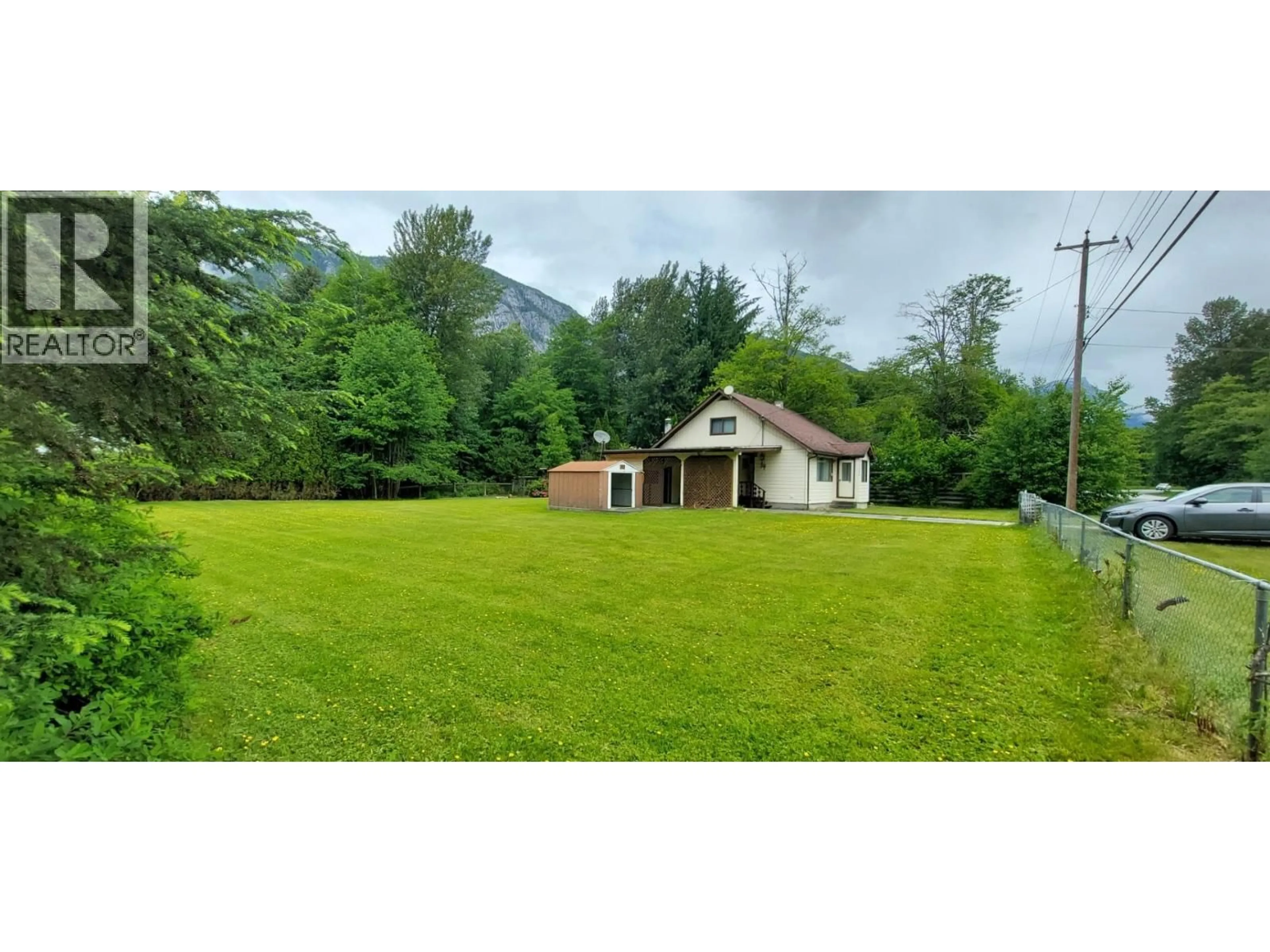 A pic from outside/outdoor area/front of a property/back of a property/a pic from drone, mountain view for 1600 MACKENZIE 20 HIGHWAY, Hagensborg British Columbia V0T1H0