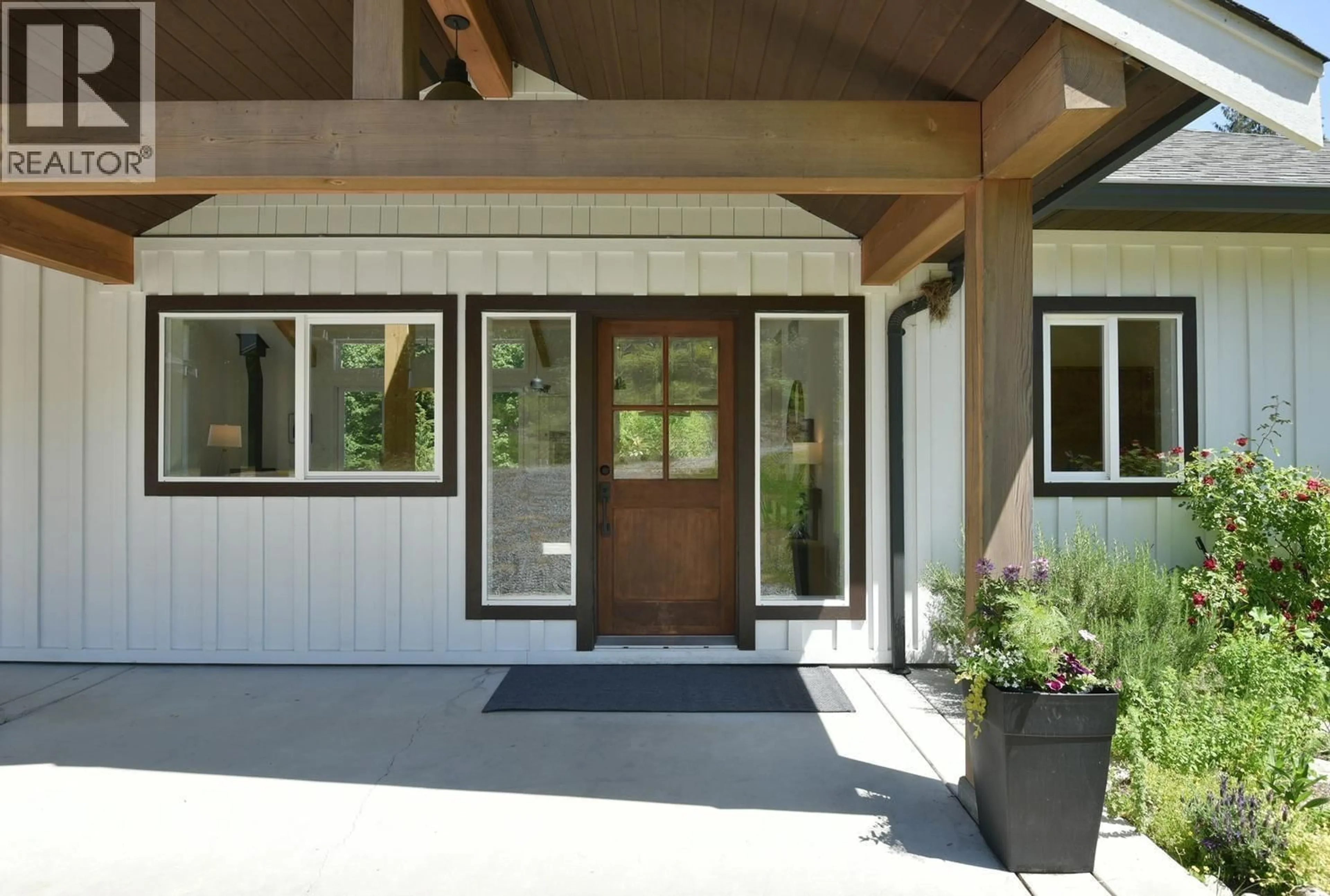 Indoor entryway for 1860 ARBORETUM DRIVE, Gibsons British Columbia V0N1V6