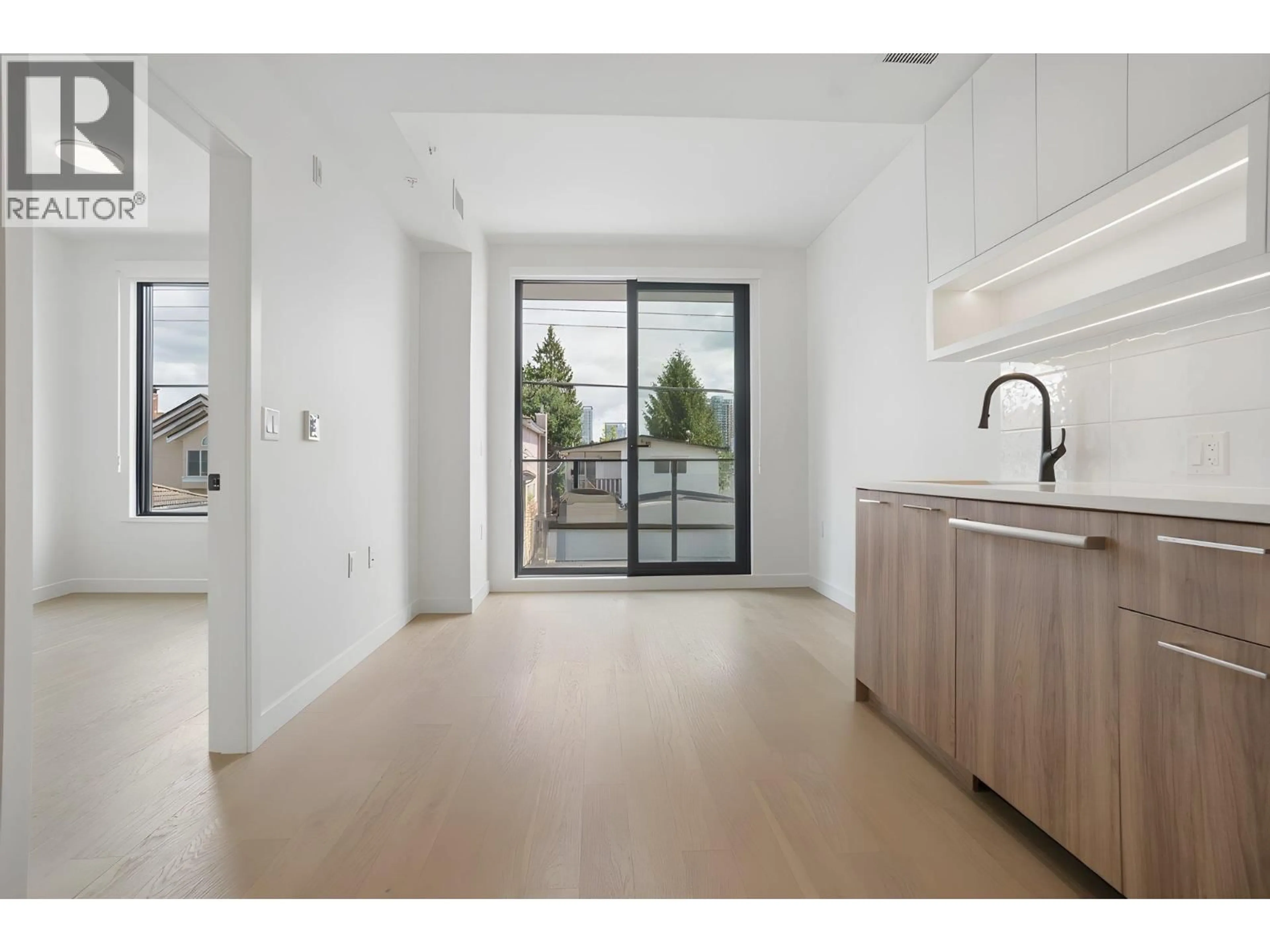 Unknown for 202 - 8398 OAK STREET, Vancouver British Columbia V6P0L9