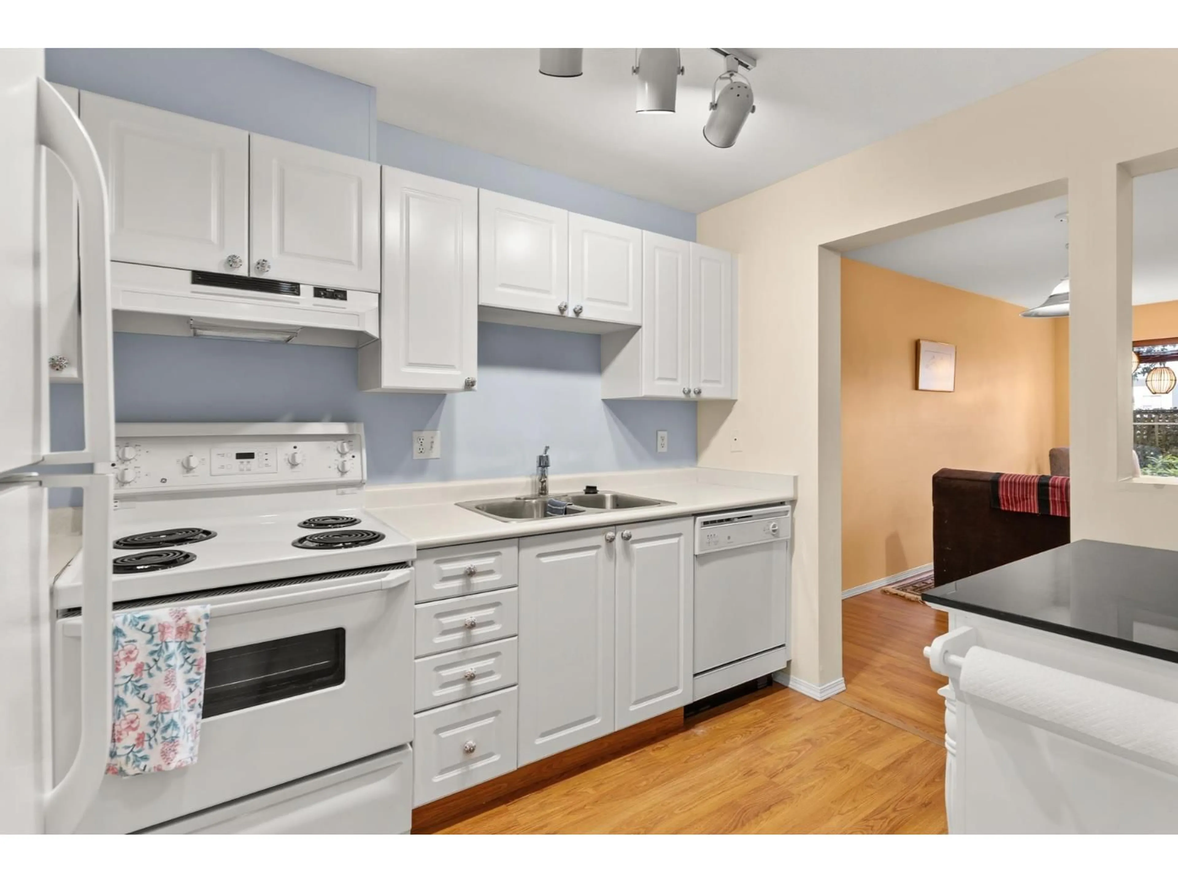 Standard kitchen, wood/laminate floor for 109 - 5759 GLOVER ROAD, Langley British Columbia V3A8M8