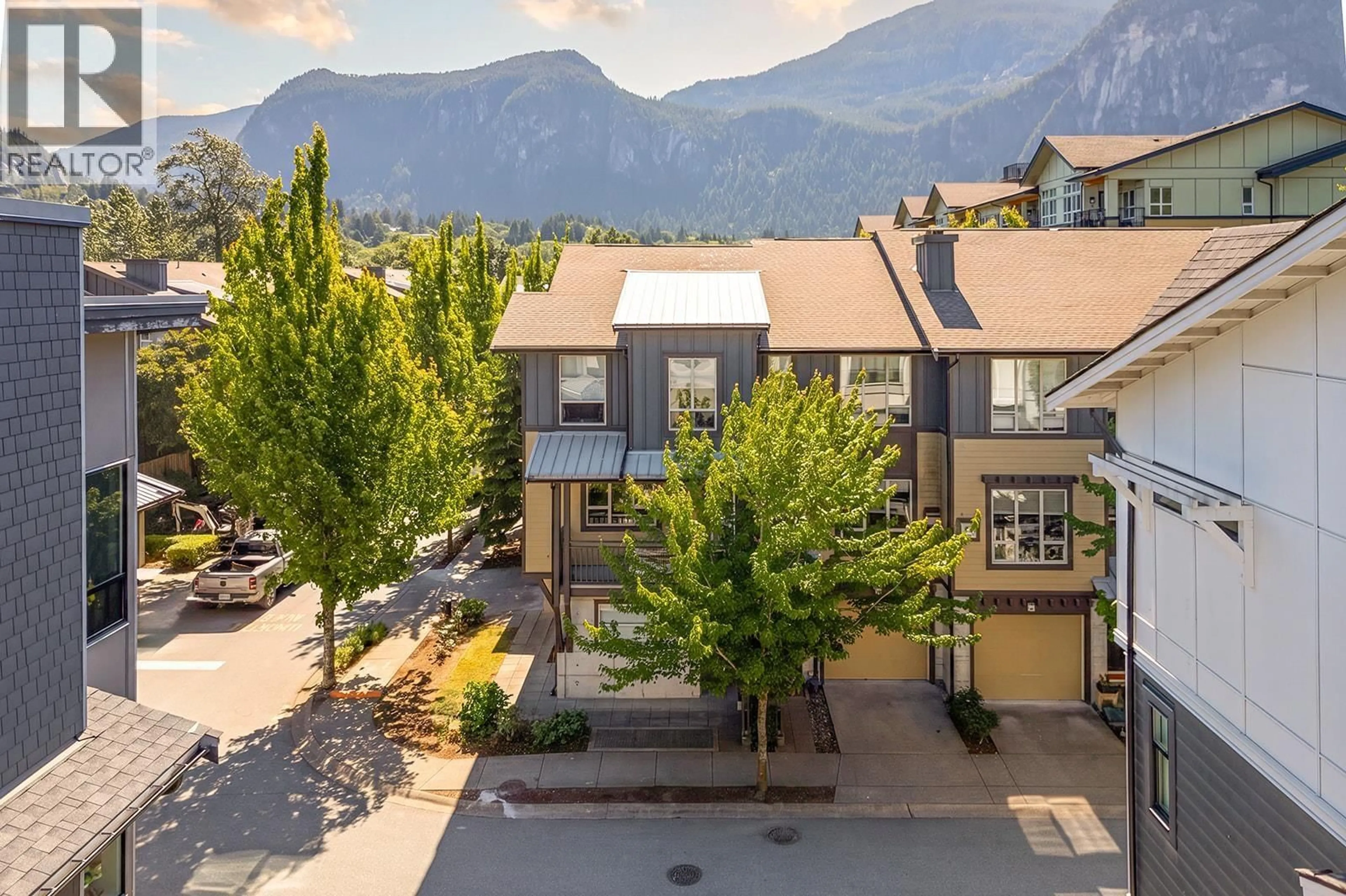 A pic from outside/outdoor area/front of a property/back of a property/a pic from drone, mountain view for 38364 EAGLEWIND BOULEVARD, Squamish British Columbia V8B0R8
