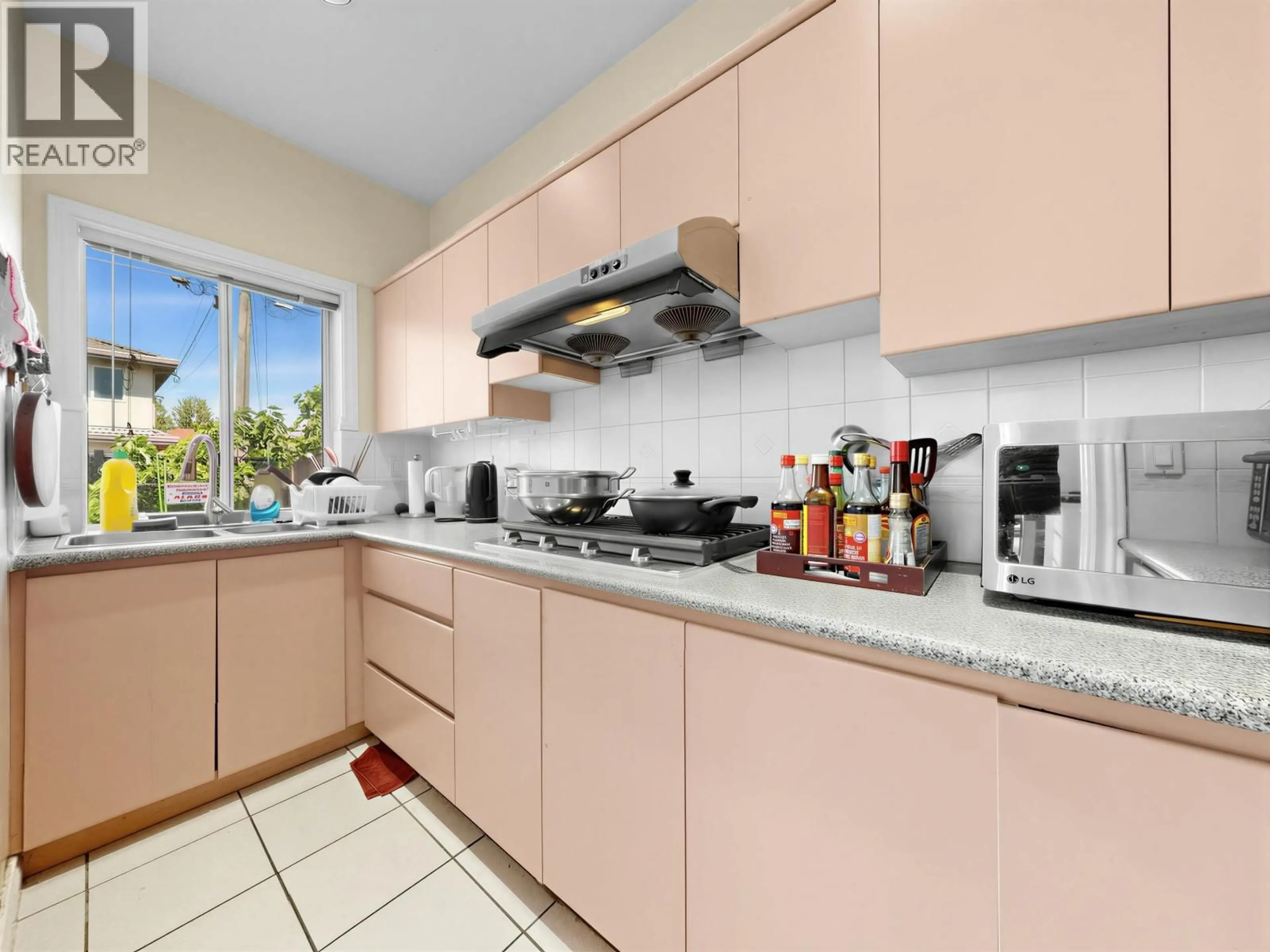 Standard kitchen, ceramic/tile floor for 7311 BELAIR DRIVE, Richmond British Columbia V7A1B4