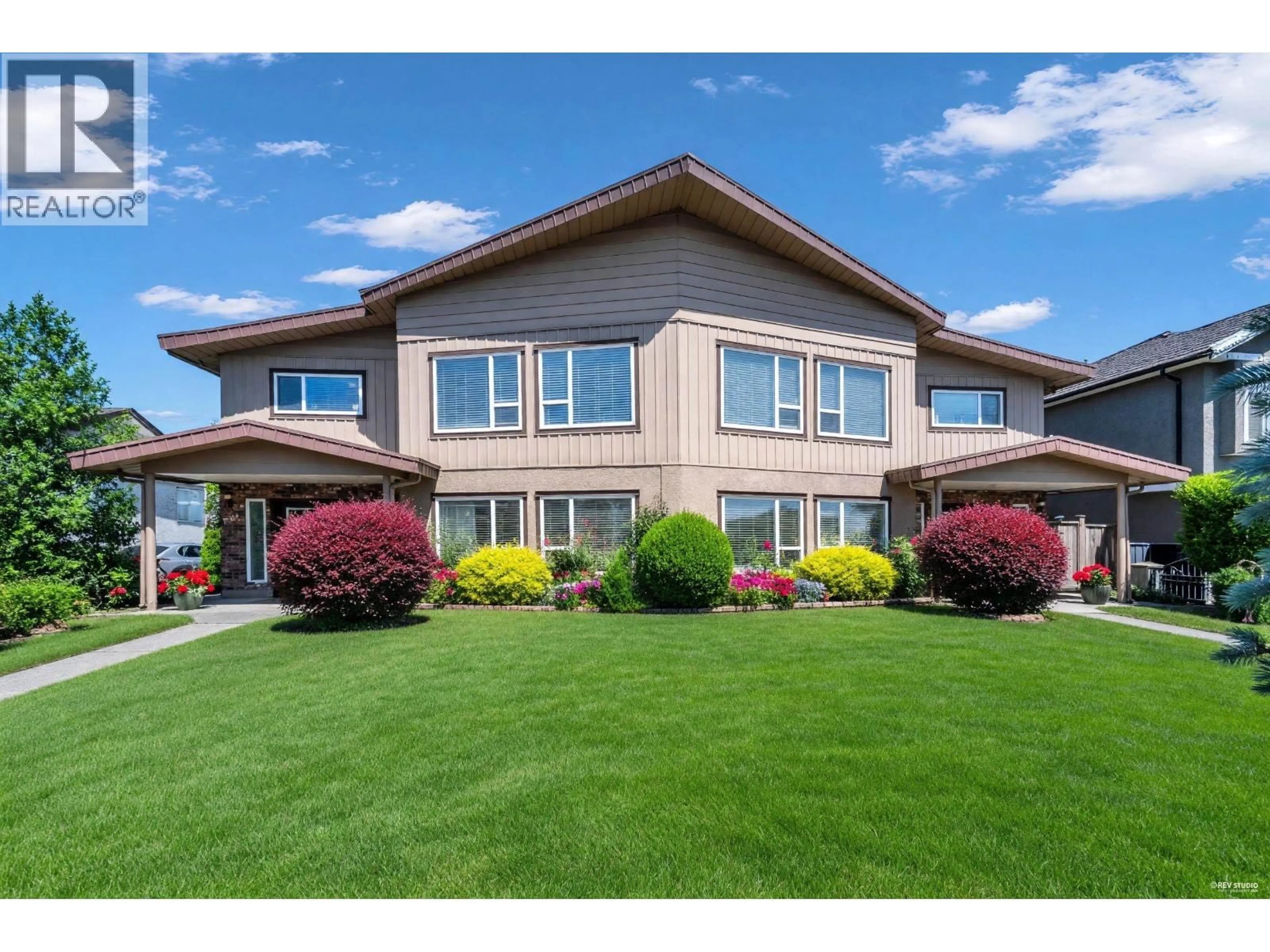 Home with vinyl exterior material, building for 6655 - - 6657 AUBREY STREET, Burnaby British Columbia V5B2E3