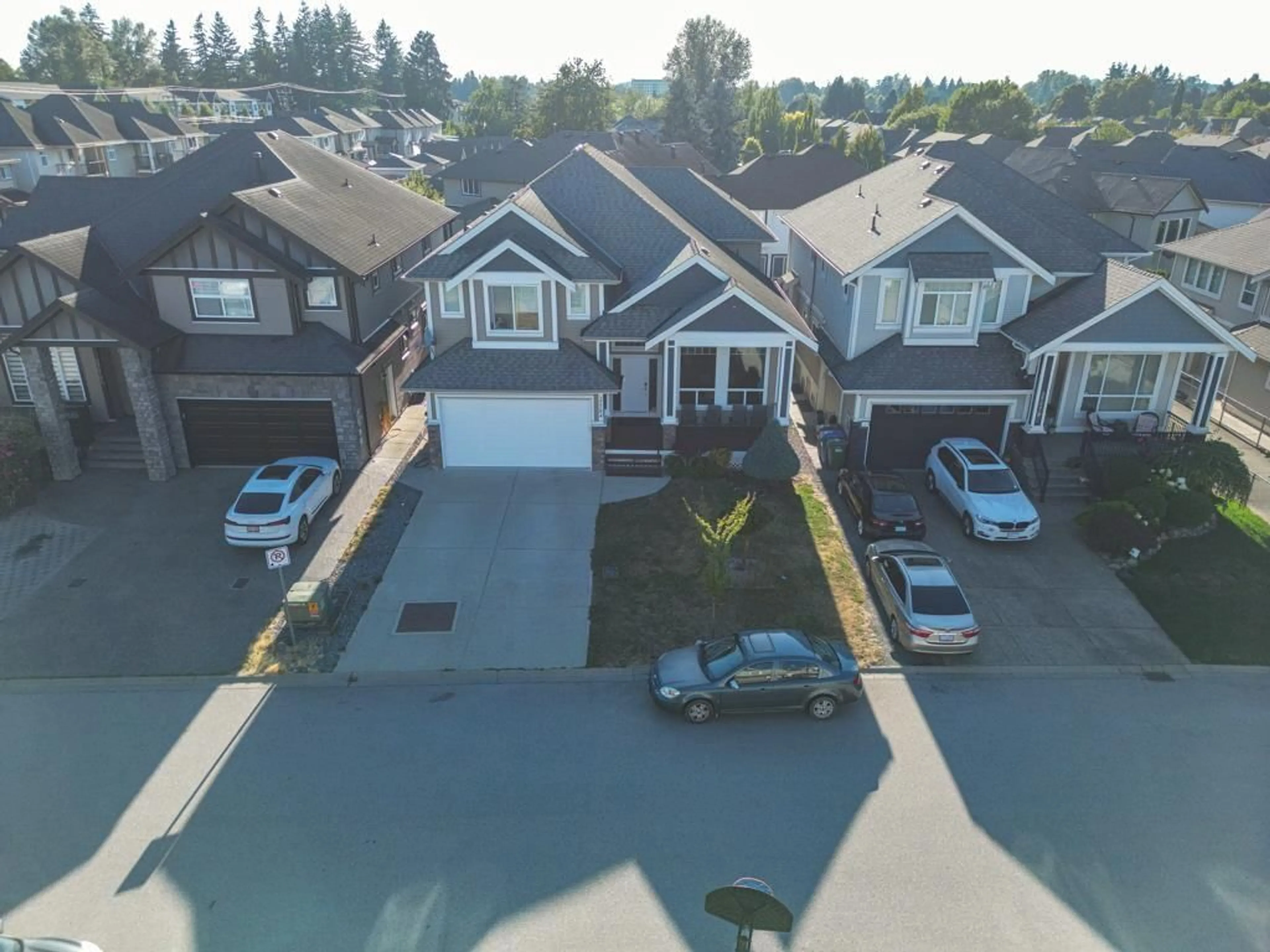 A pic from outside/outdoor area/front of a property/back of a property/a pic from drone, street for 27784 PORTER DRIVE, Abbotsford British Columbia V4X1M3