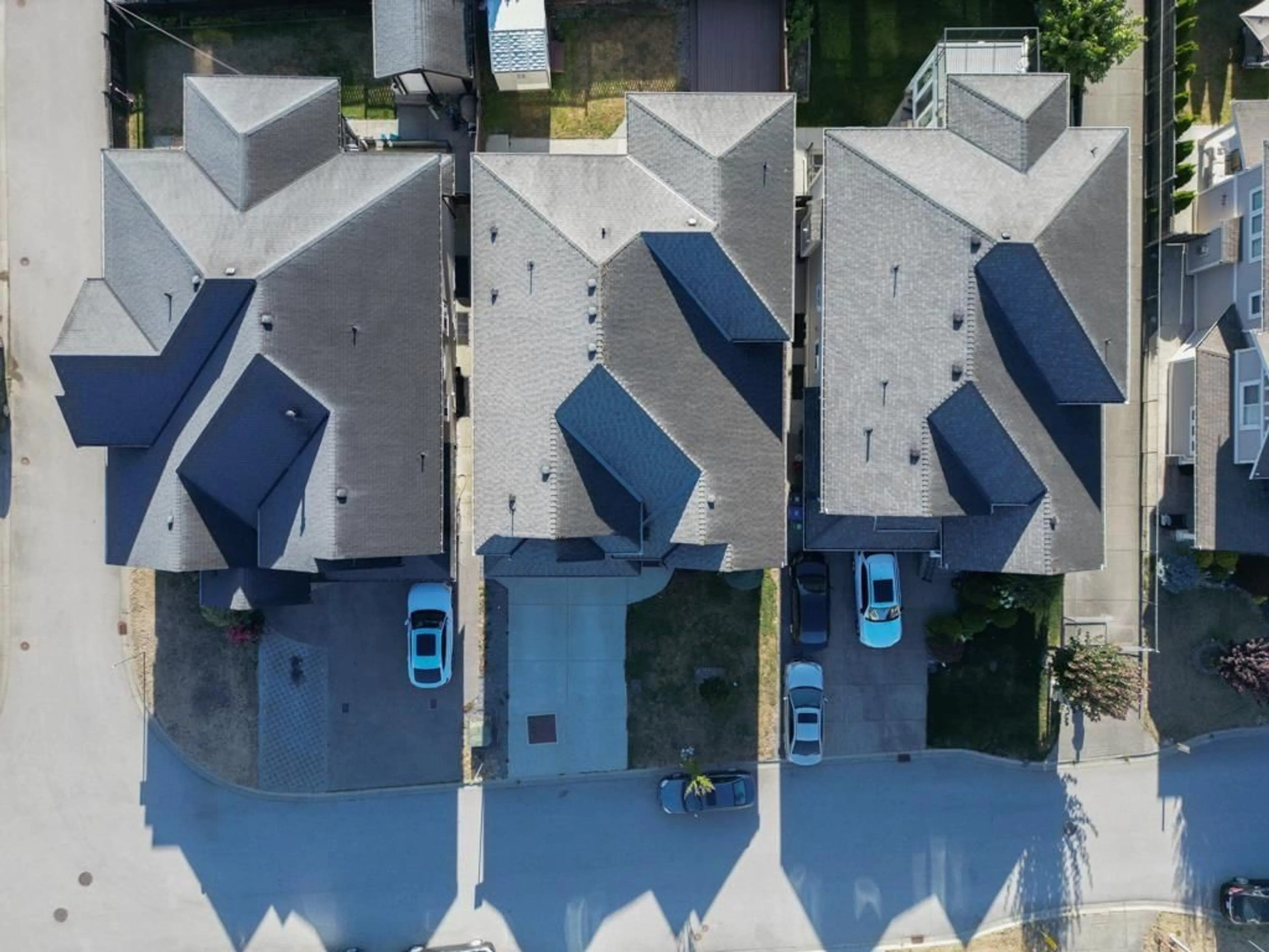 A pic from outside/outdoor area/front of a property/back of a property/a pic from drone, street for 27784 PORTER DRIVE, Abbotsford British Columbia V4X1M3