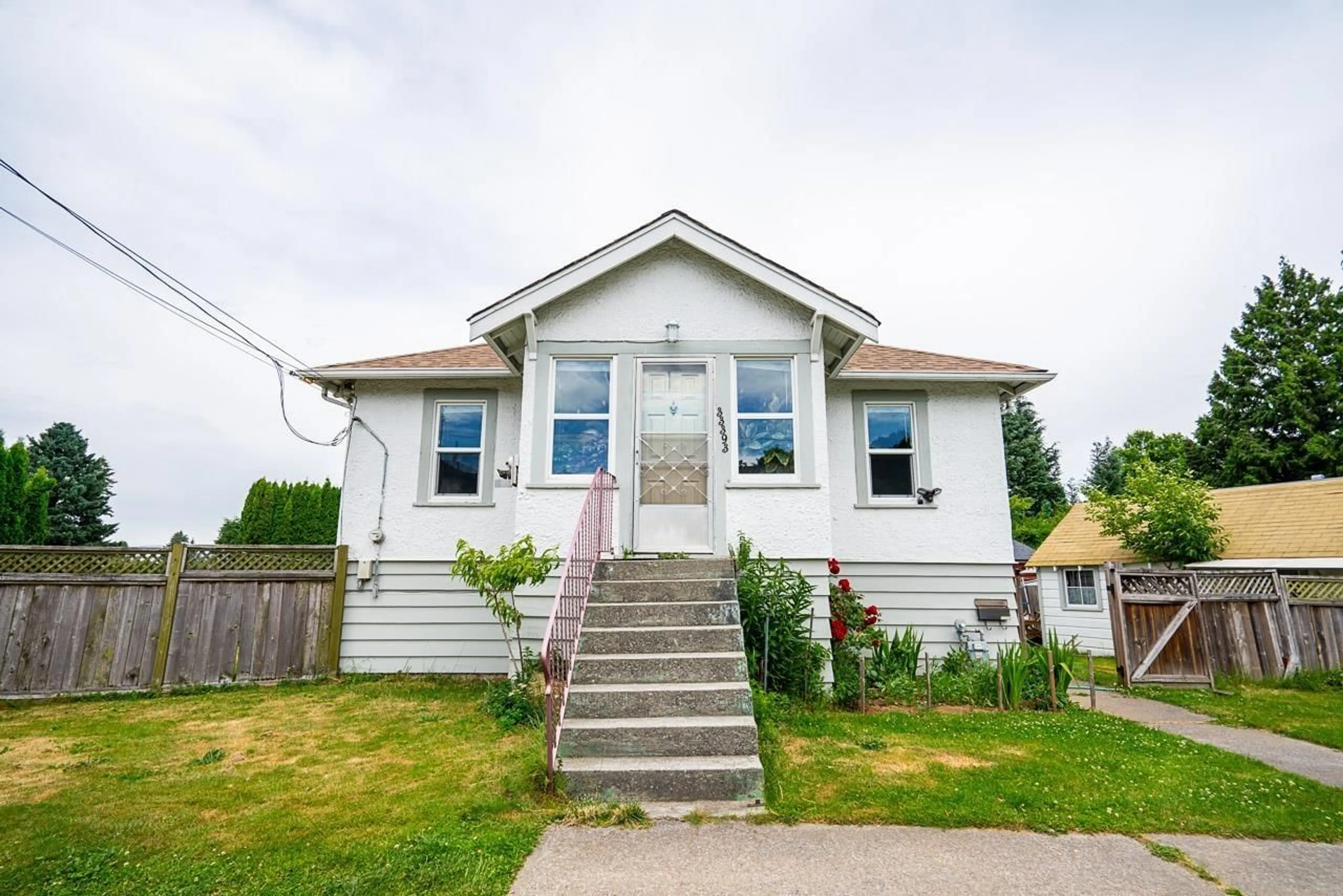 Home with vinyl exterior material, building for 33393 GEORGE FERGUSON WAY, Abbotsford British Columbia V2S2L9