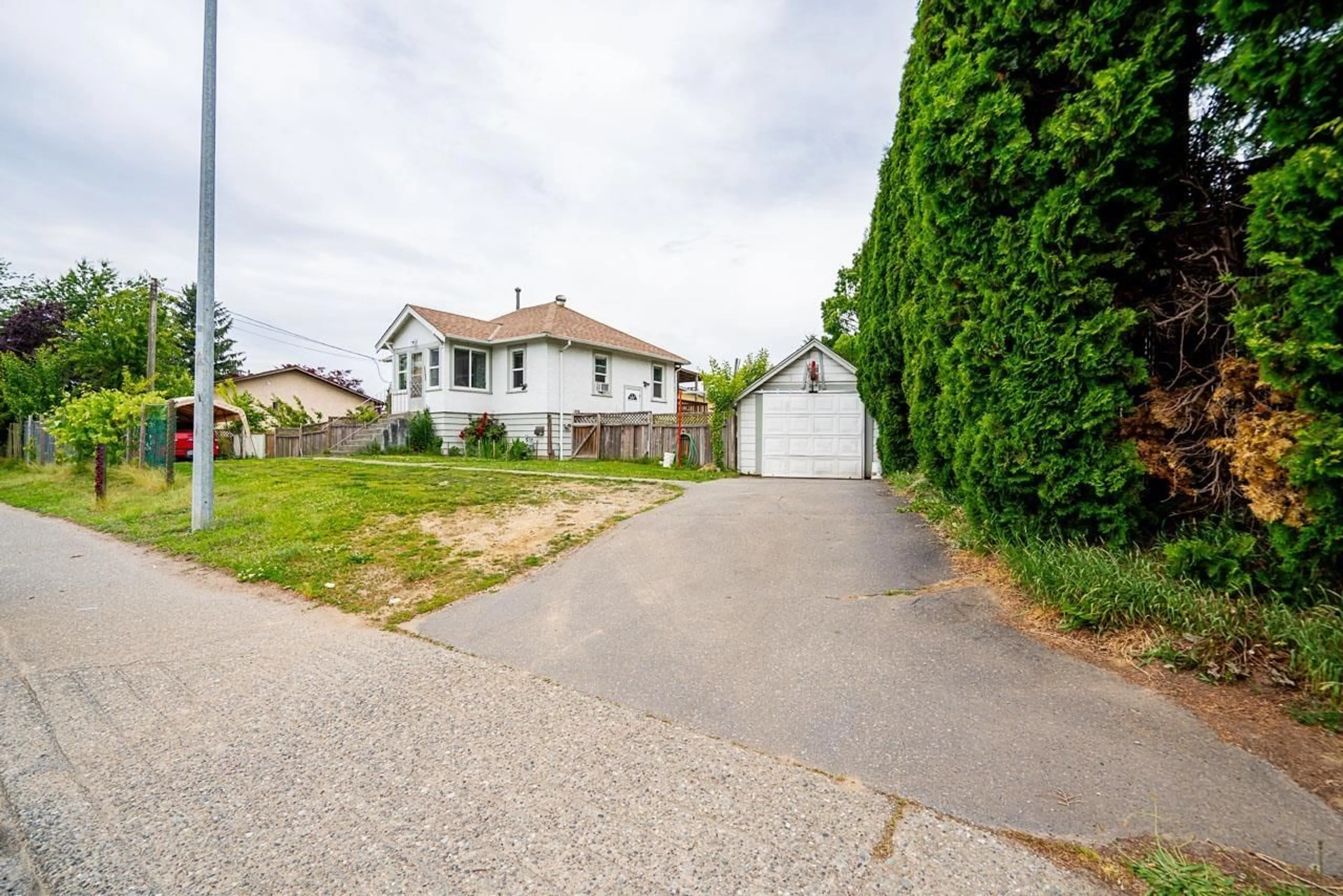 A pic from outside/outdoor area/front of a property/back of a property/a pic from drone, street for 33393 GEORGE FERGUSON WAY, Abbotsford British Columbia V2S2L9