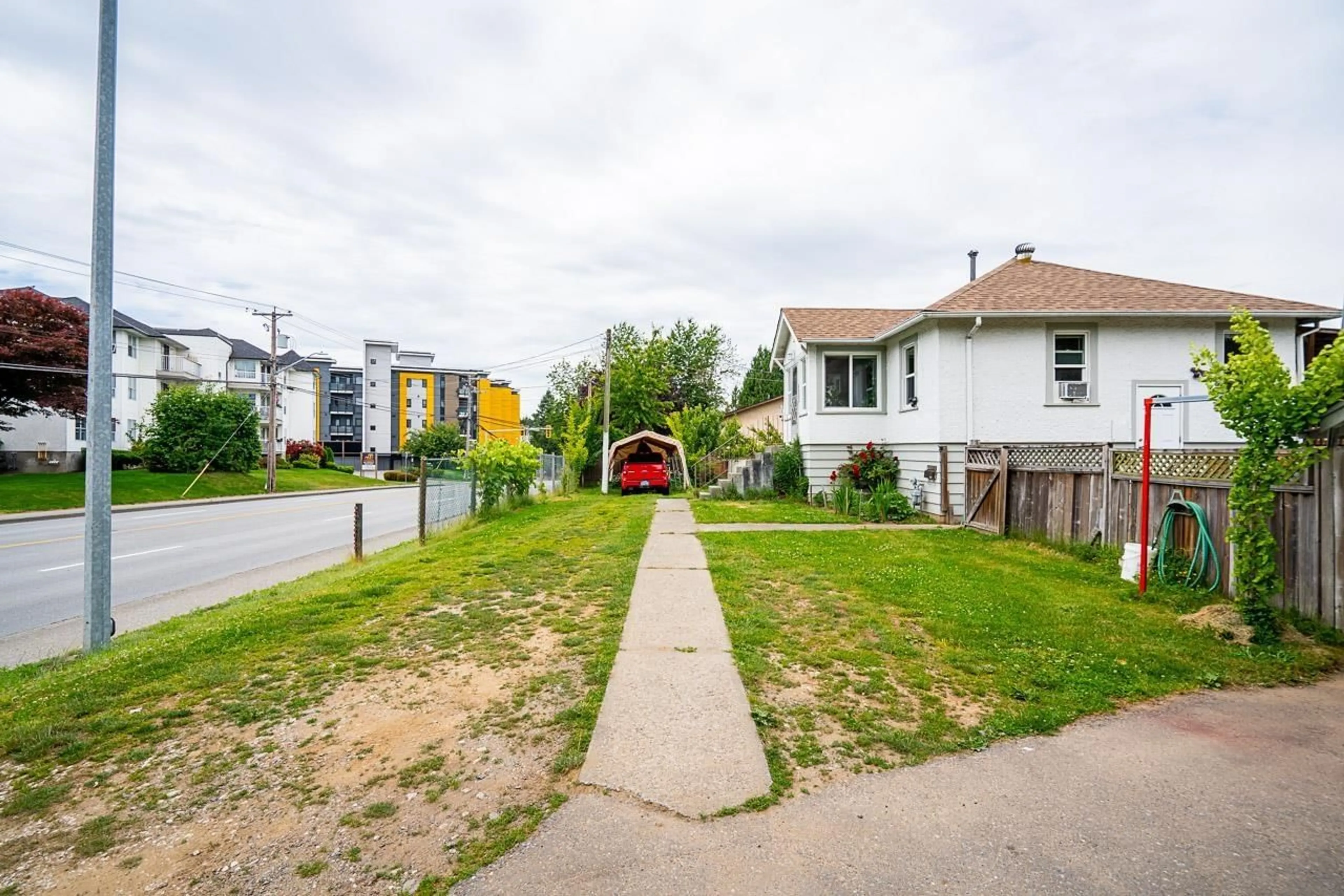 A pic from outside/outdoor area/front of a property/back of a property/a pic from drone, street for 33393 GEORGE FERGUSON WAY, Abbotsford British Columbia V2S2L9