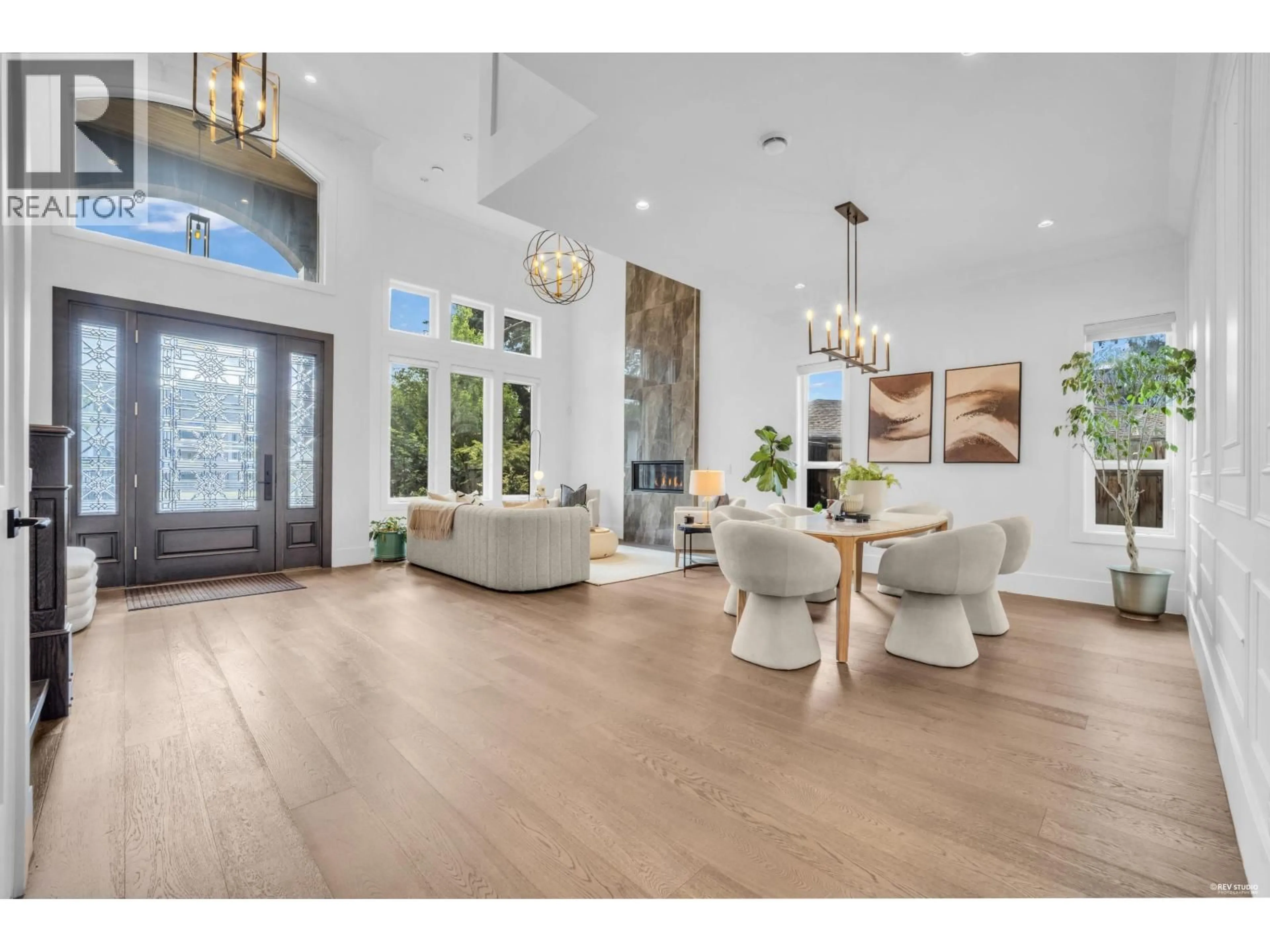 Indoor entryway for 8631 ODLIN CRESCENT, Richmond British Columbia V6X1G1