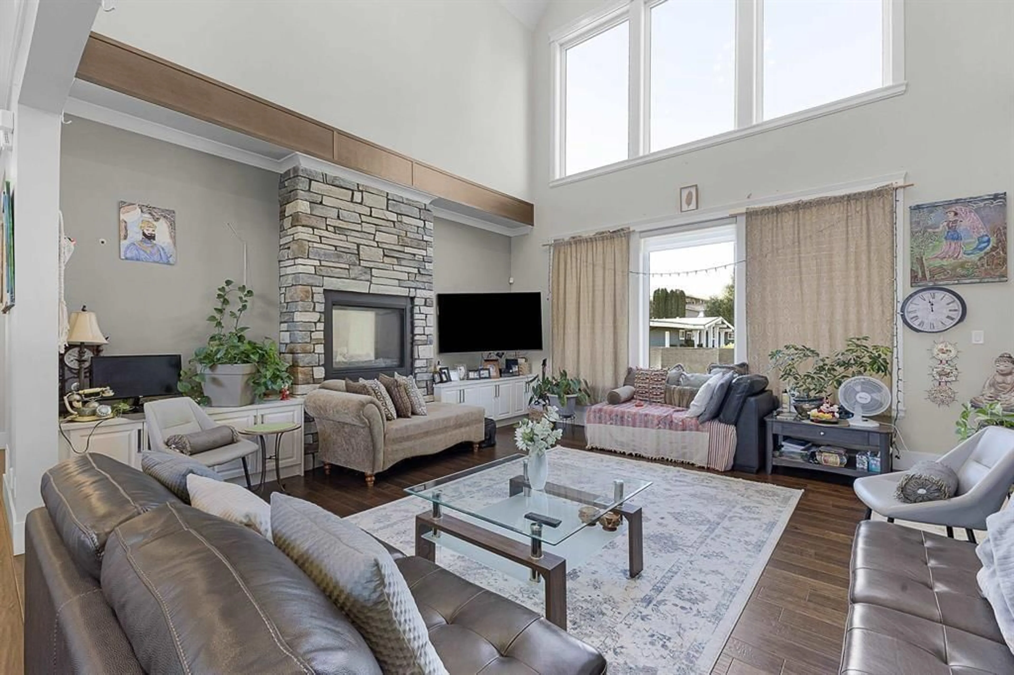 Living room with furniture, unknown for 4033 PRAIRIE STREET, Abbotsford British Columbia V4X1X2