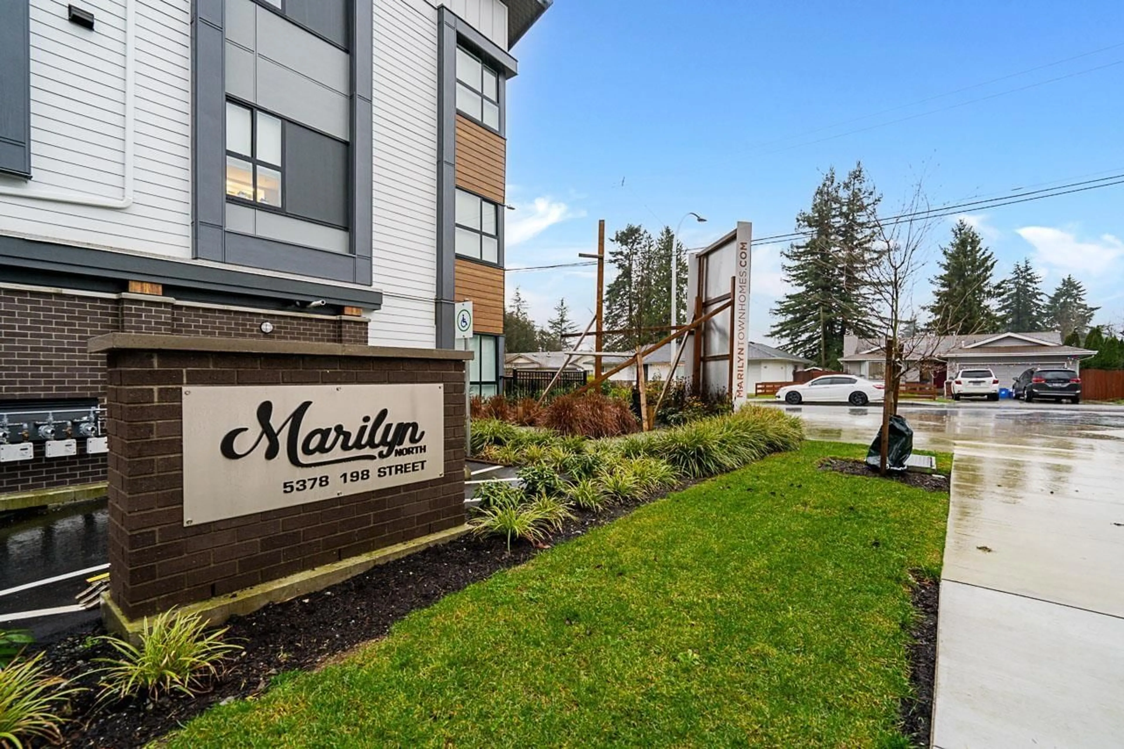 Patio, street for 107 - 5330 198 STREET, Langley British Columbia V3A1G1