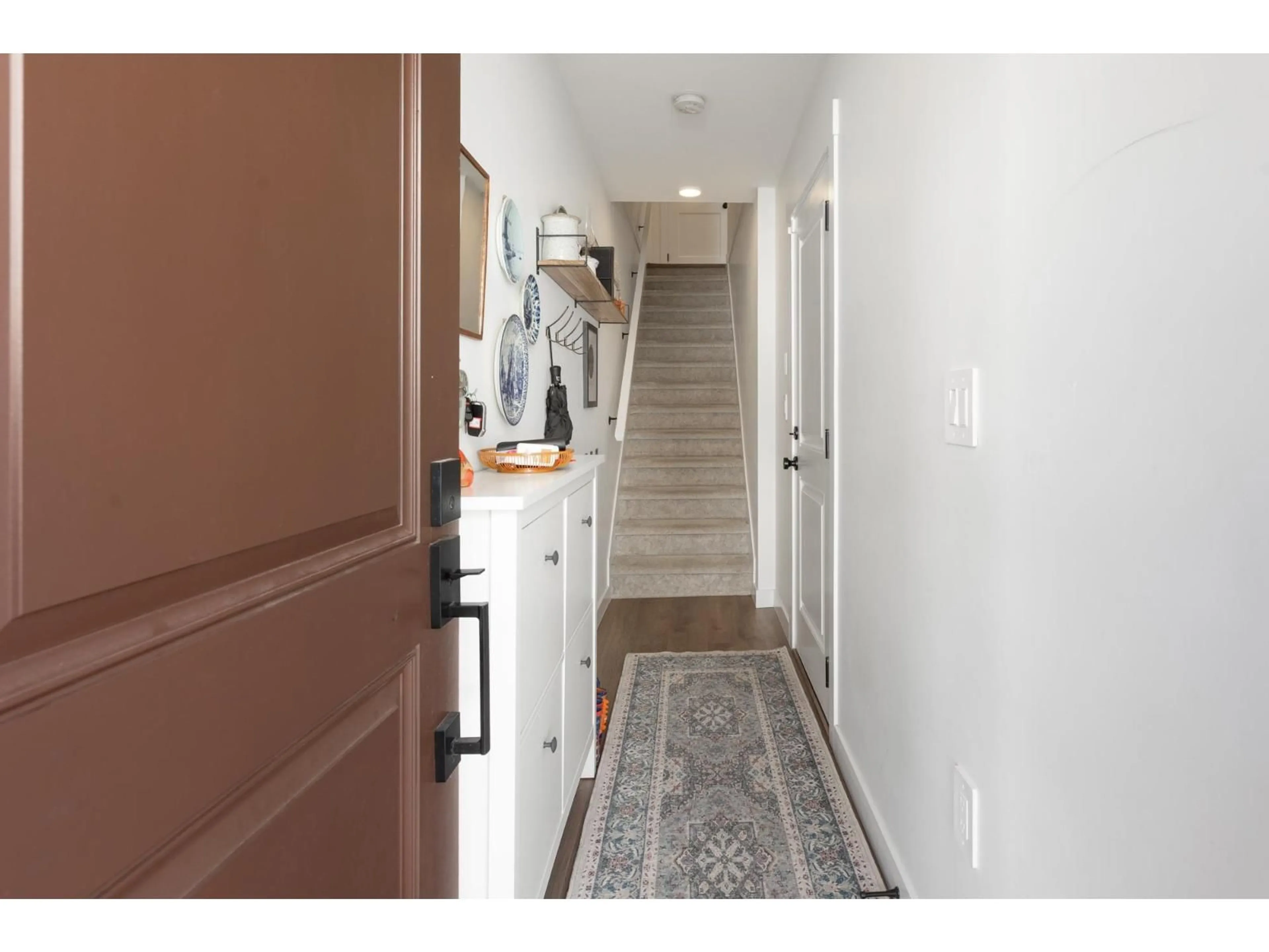 Indoor entryway for 13 - 2774 MONTROSE AVENUE, Abbotsford British Columbia V2S0N4
