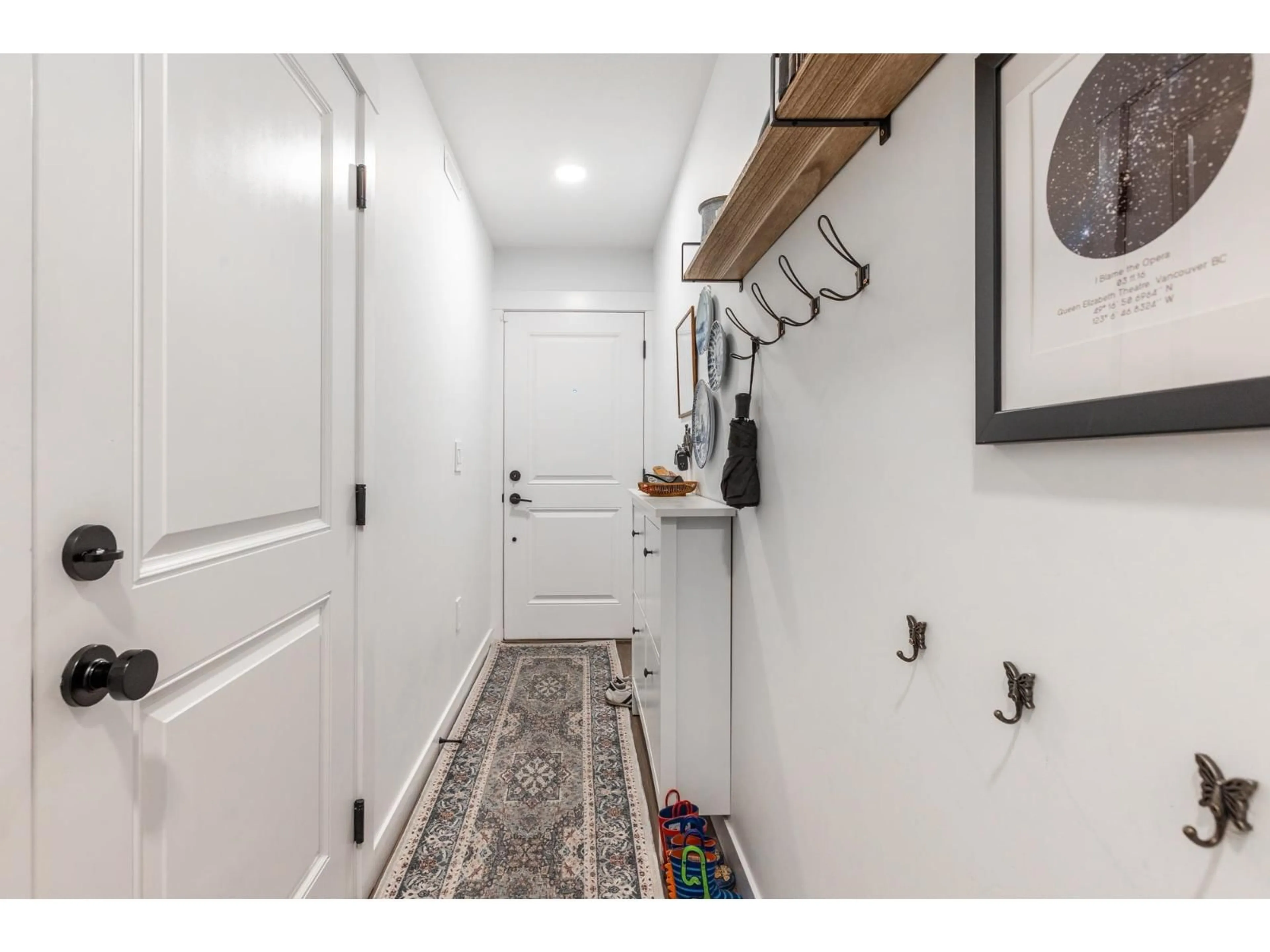 Indoor entryway for 13 - 2774 MONTROSE AVENUE, Abbotsford British Columbia V2S0N4