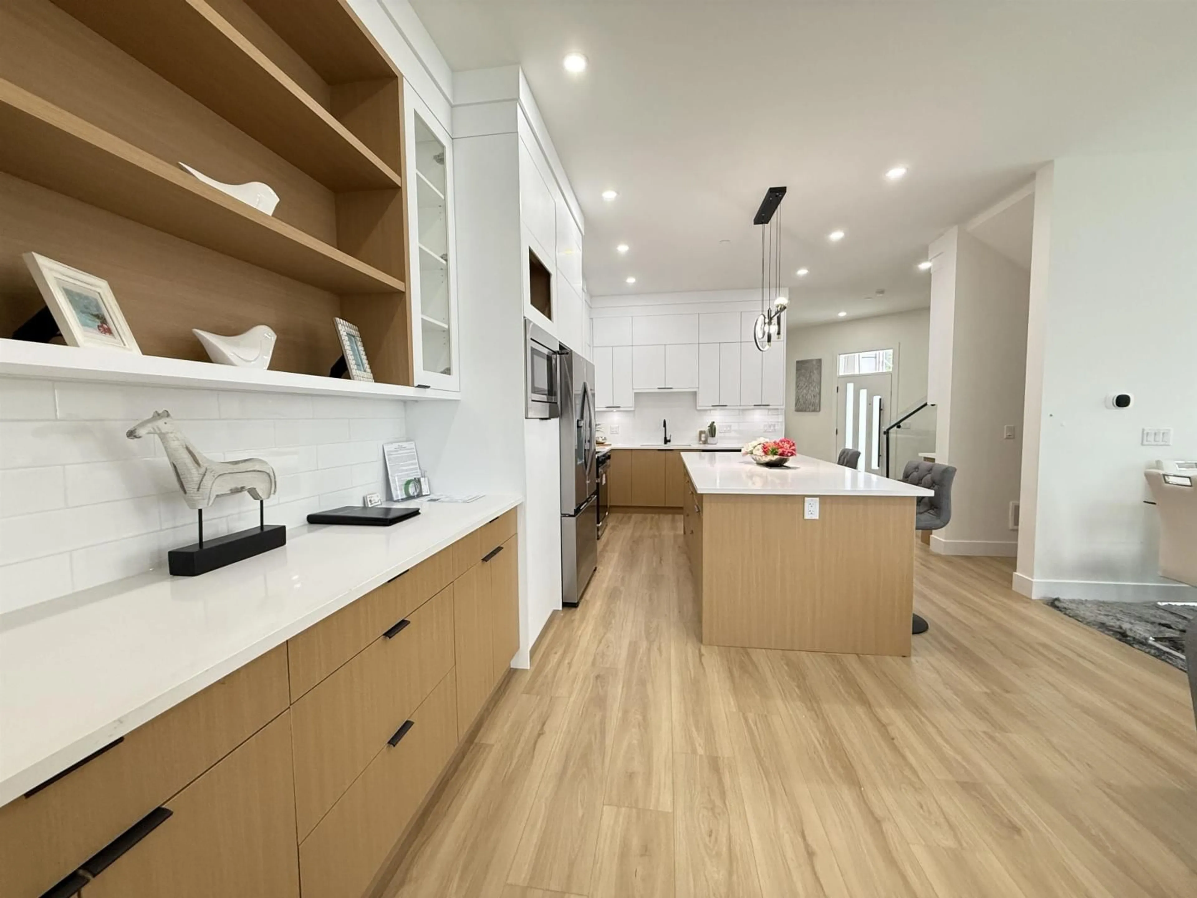Contemporary kitchen, wood/laminate floor for 7679 197 STREET, Langley British Columbia V2Y3T4