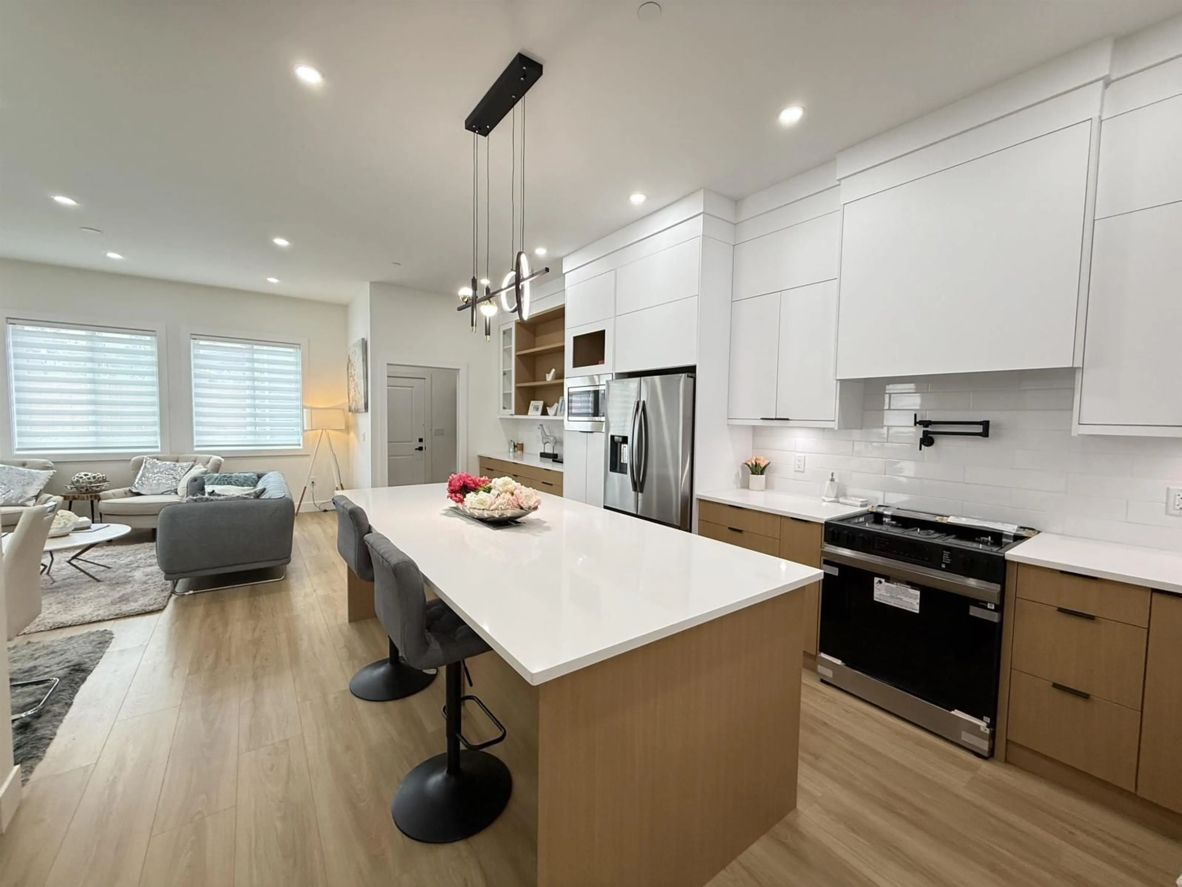 Open concept kitchen, unknown for 7679 197 STREET, Langley British Columbia V2Y3T4