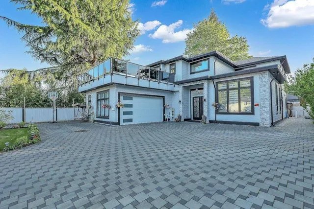 9253 PRINCE CHARLES BOULEVARD, Surrey 3