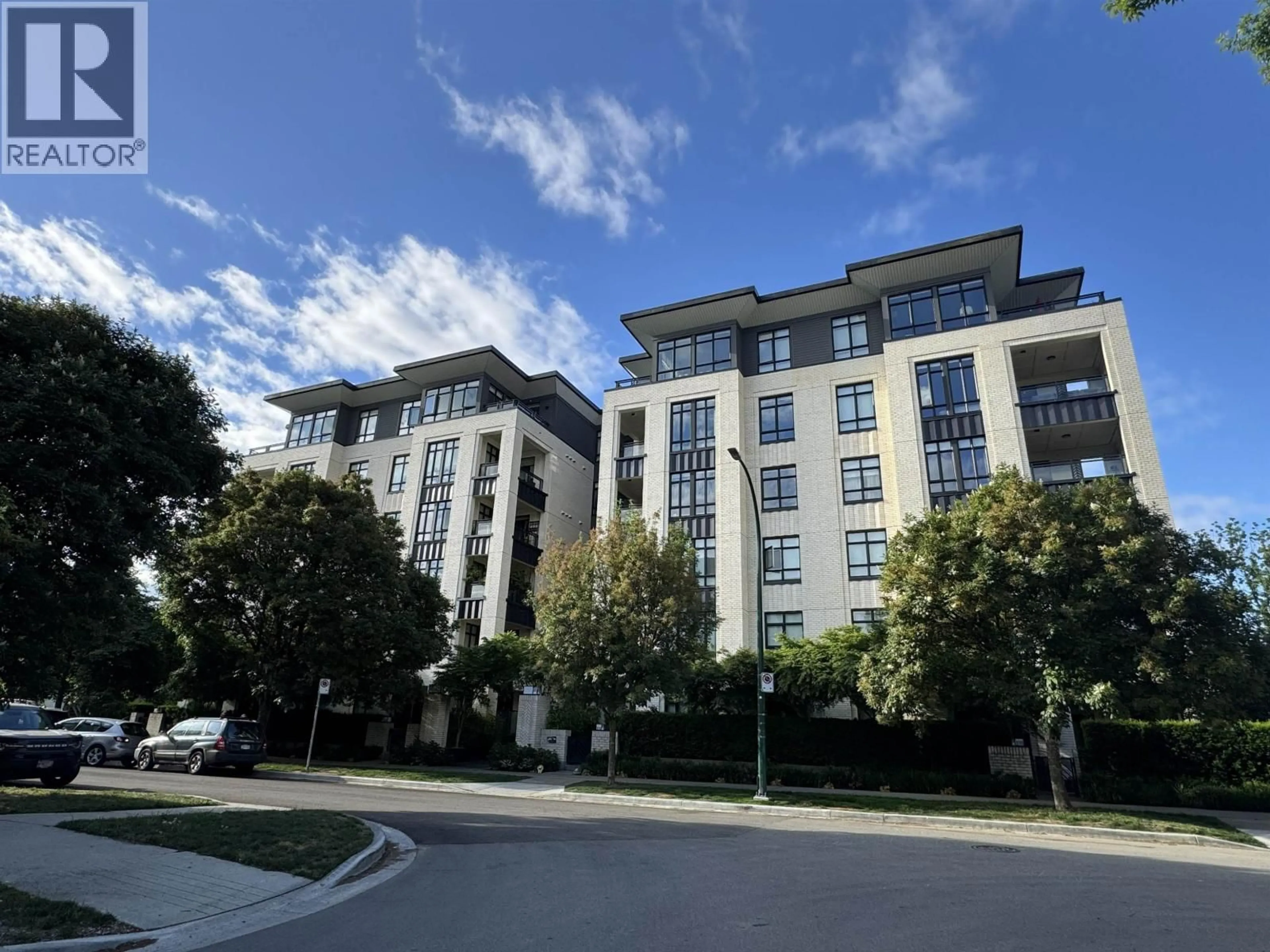 A pic from outside/outdoor area/front of a property/back of a property/a pic from drone, building for 306 - 168 35TH AVENUE, Vancouver British Columbia V5W1A6