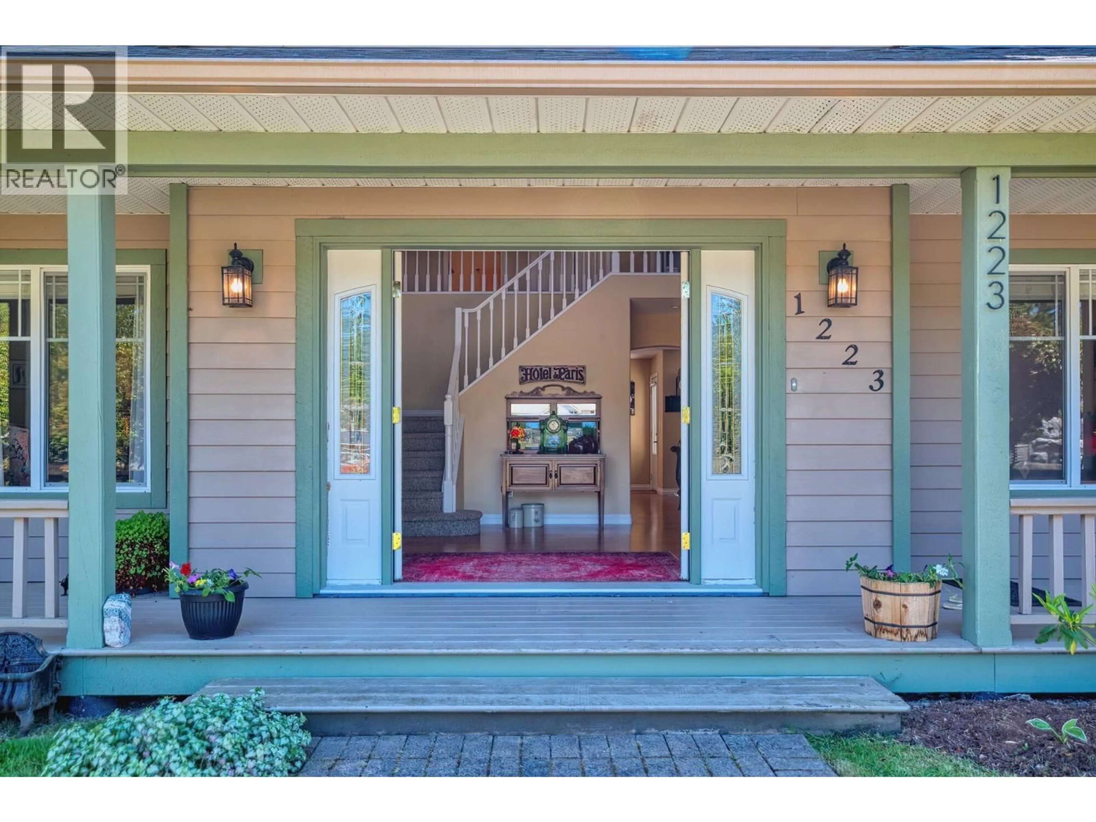 Indoor entryway for 1223 SUNNYSIDE ROAD, Gibsons British Columbia V0N1V3