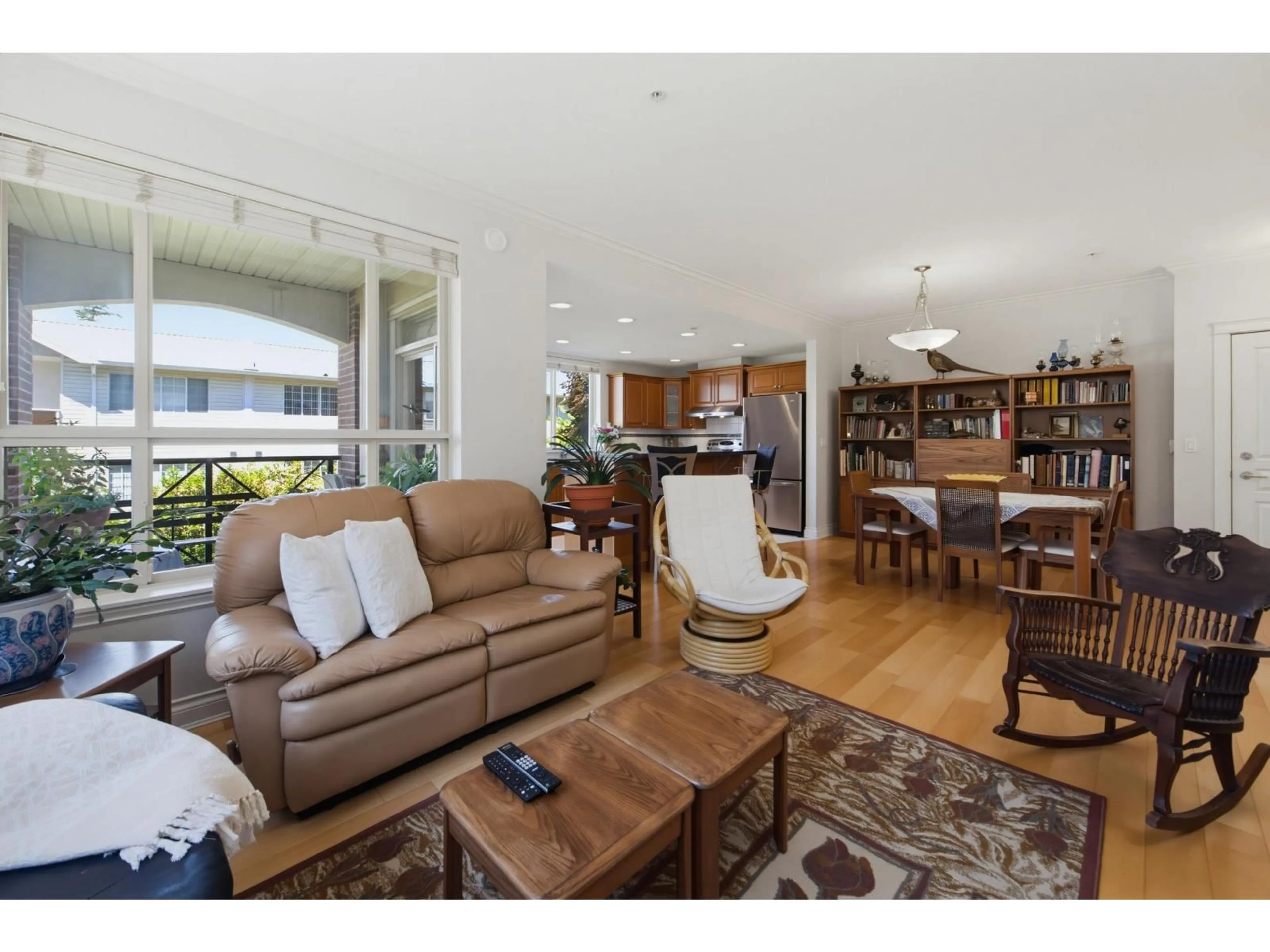 Living room with furniture, wood/laminate floor for 204 - 15357 17A AVENUE, Surrey British Columbia V4A1V4