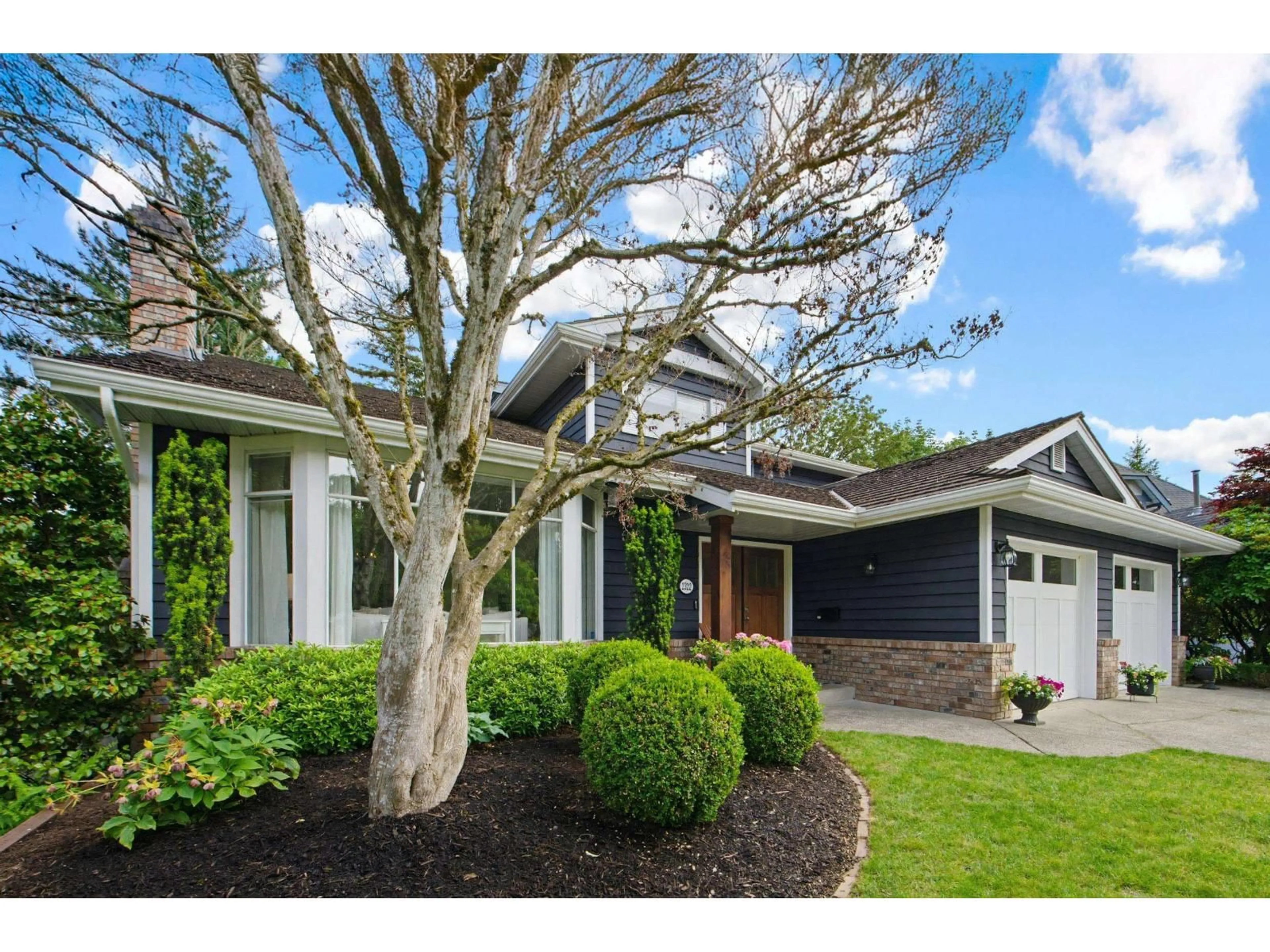 Home with vinyl exterior material, street for 2322 HAMPSHIRE PLACE, Abbotsford British Columbia V2S6N4