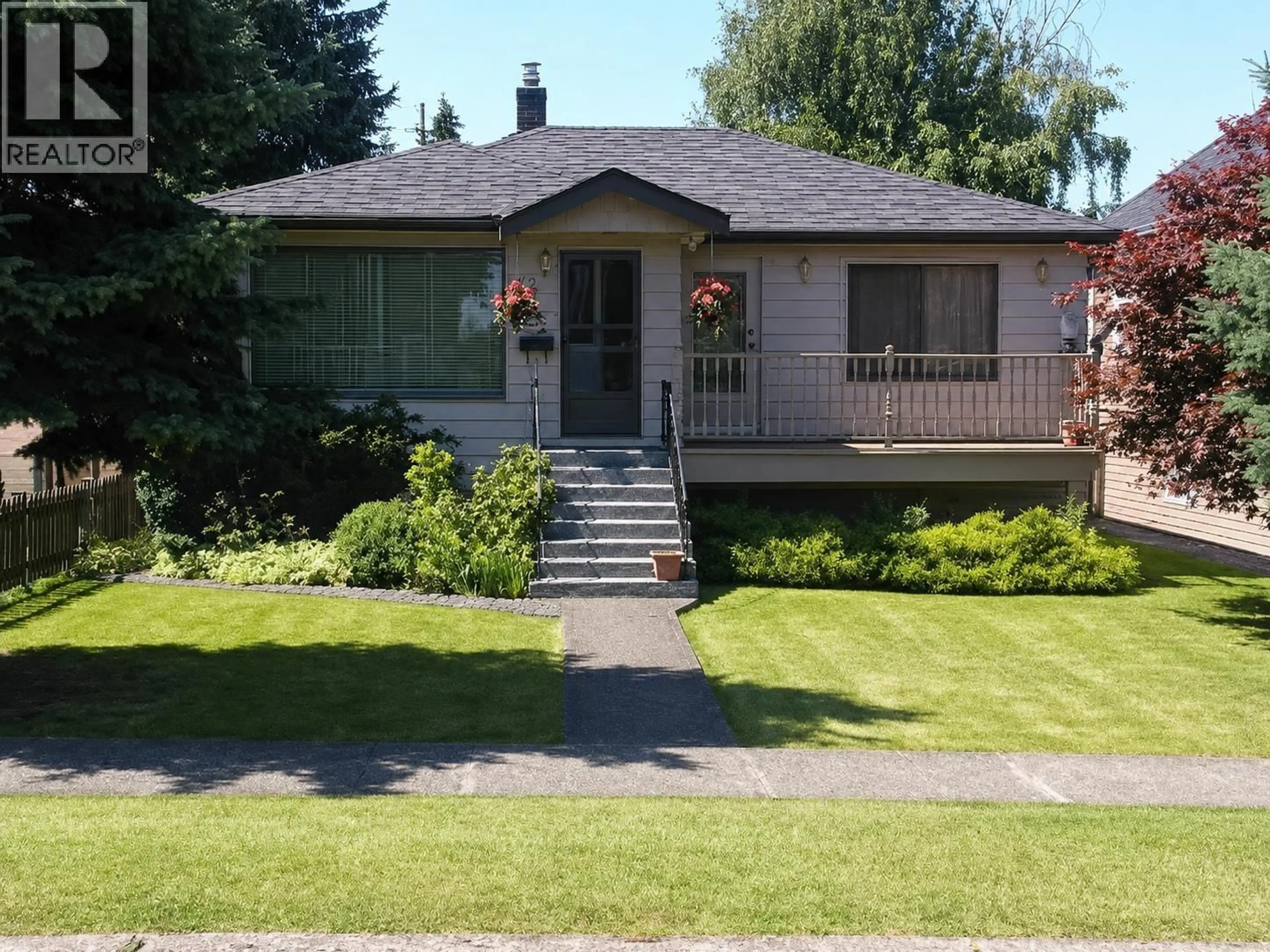Home with vinyl exterior material, street for 730 COLBORNE STREET, New Westminster British Columbia V3L2E2