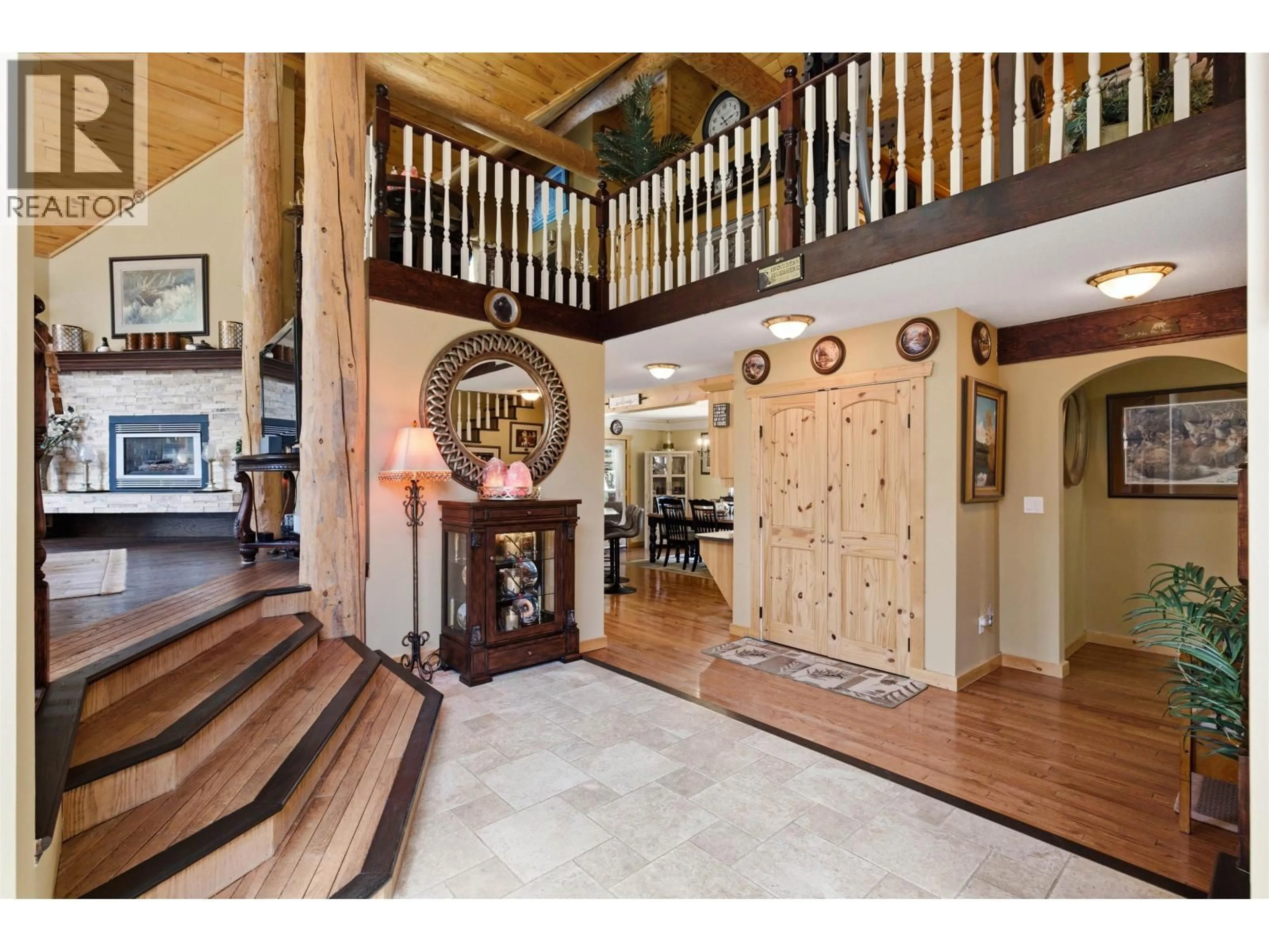 Indoor foyer for 3286 EAGLE WAY, Williams Lake British Columbia V0K2G0