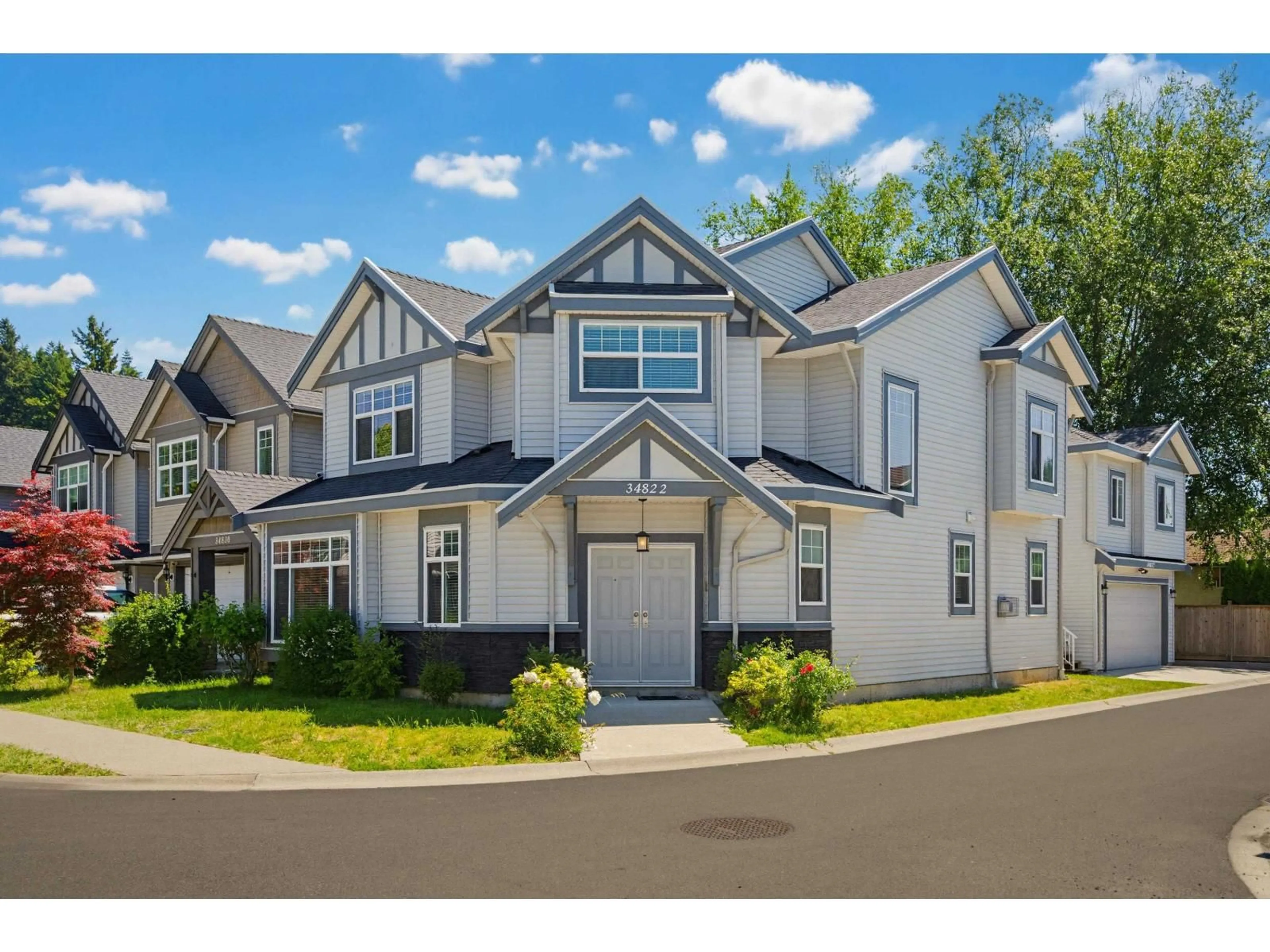 Home with vinyl exterior material, street for 34822 MCMILLAN PLACE, Abbotsford British Columbia V3G0E7