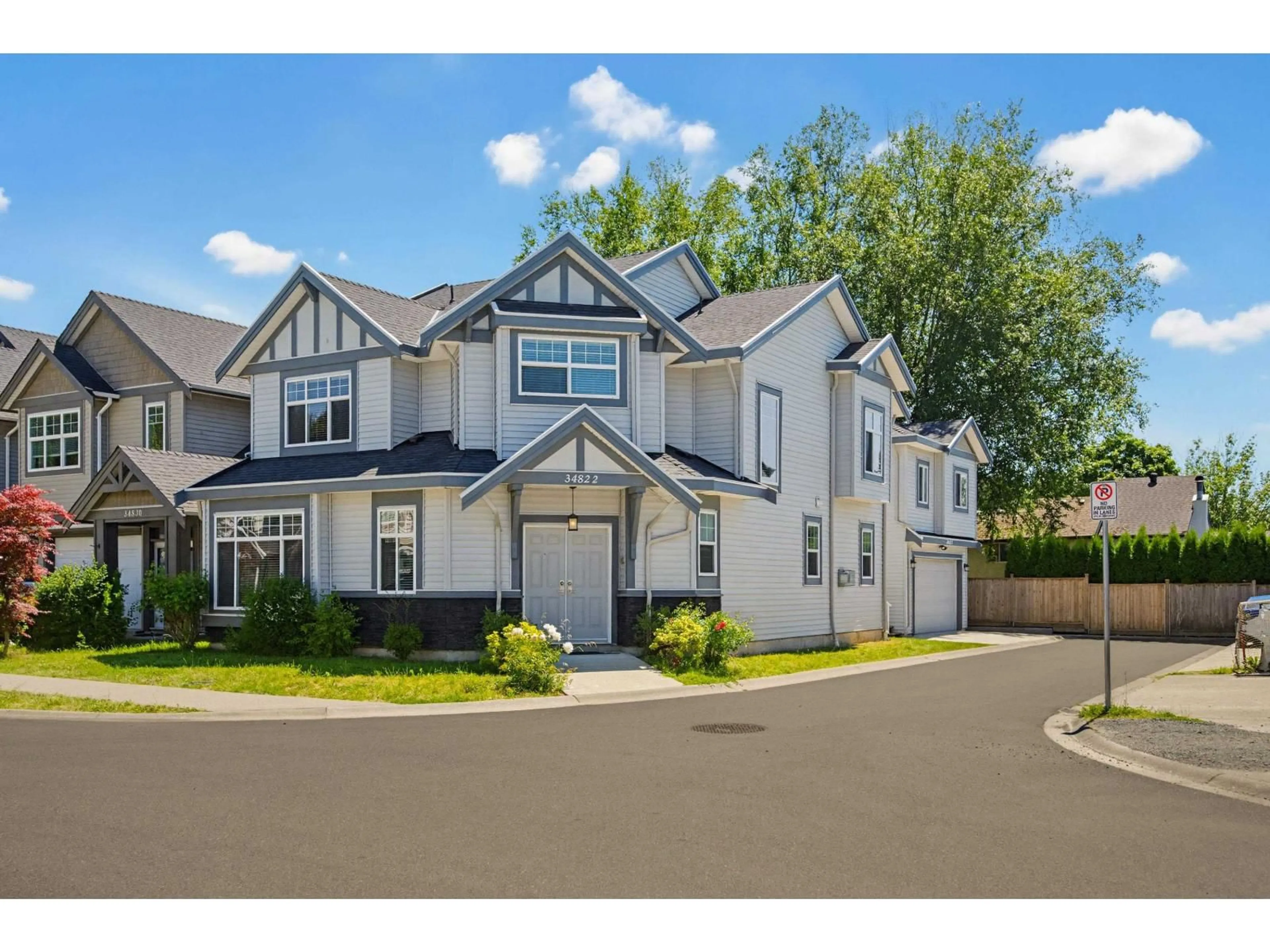 A pic from outside/outdoor area/front of a property/back of a property/a pic from drone, street for 34822 MCMILLAN PLACE, Abbotsford British Columbia V3G0E7