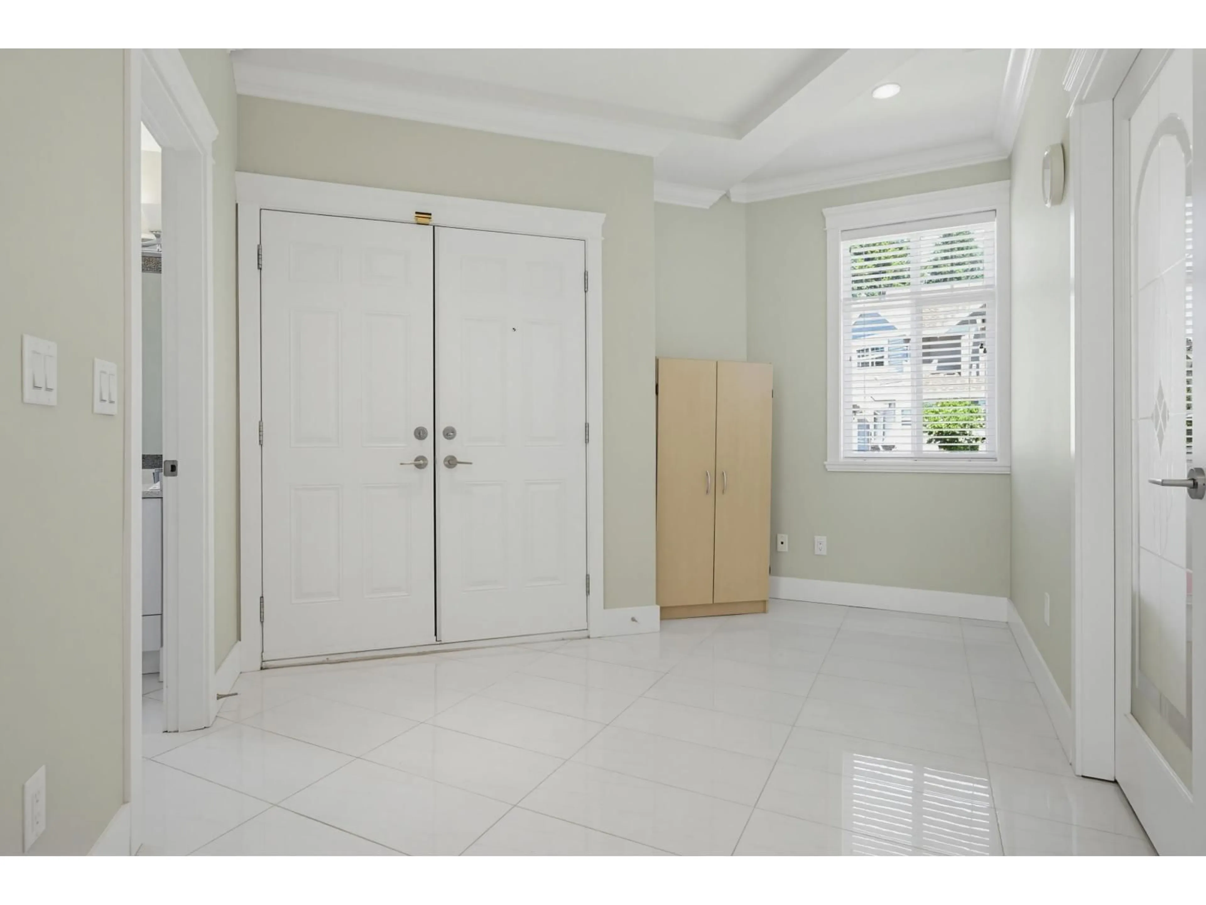 Indoor entryway for 34822 MCMILLAN PLACE, Abbotsford British Columbia V3G0E7