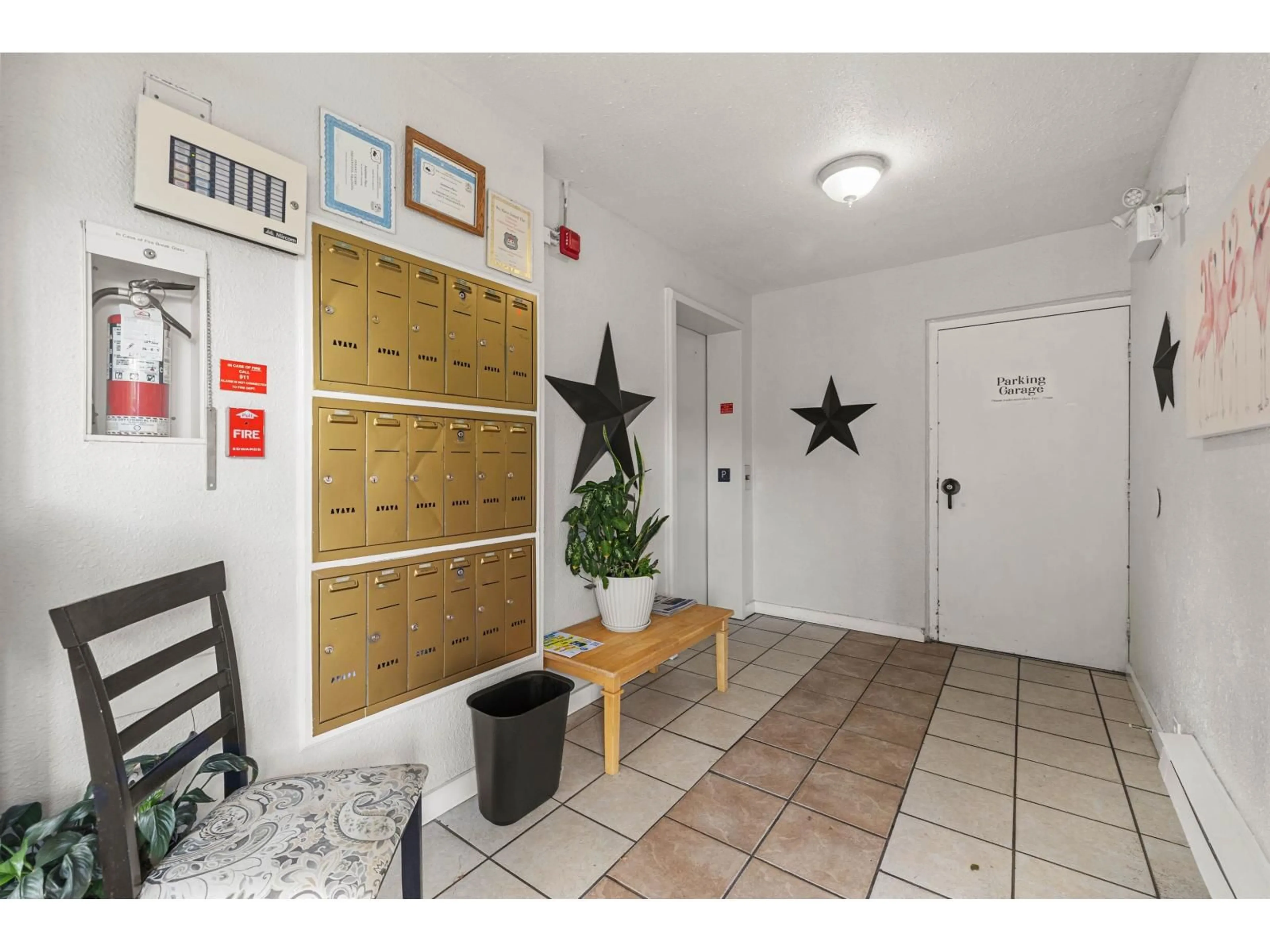 Indoor entryway for 206 - 46351 YALE ROAD, Chilliwack British Columbia V2P2P8